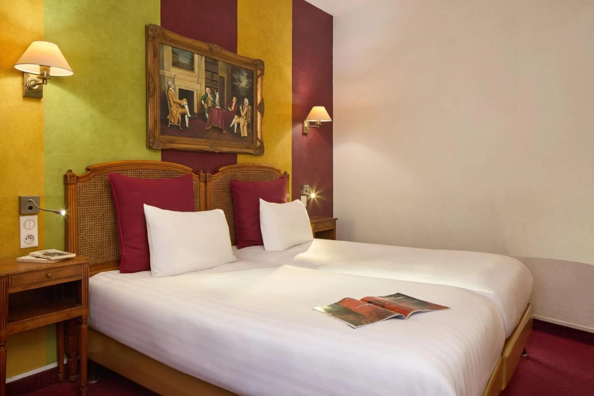 Bed in Timhotel Invalides Eiffel