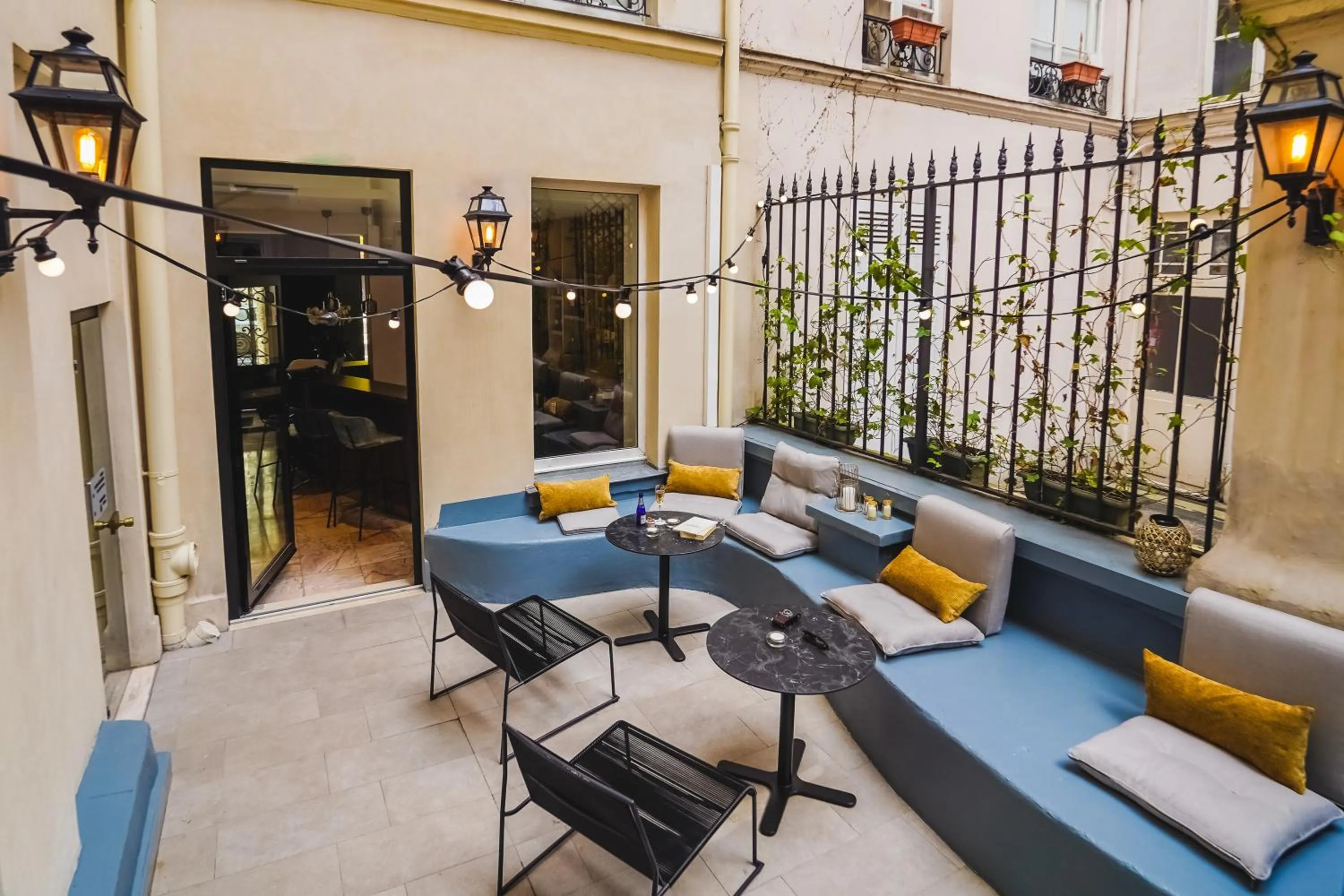 Patio in Timhotel Invalides Eiffel