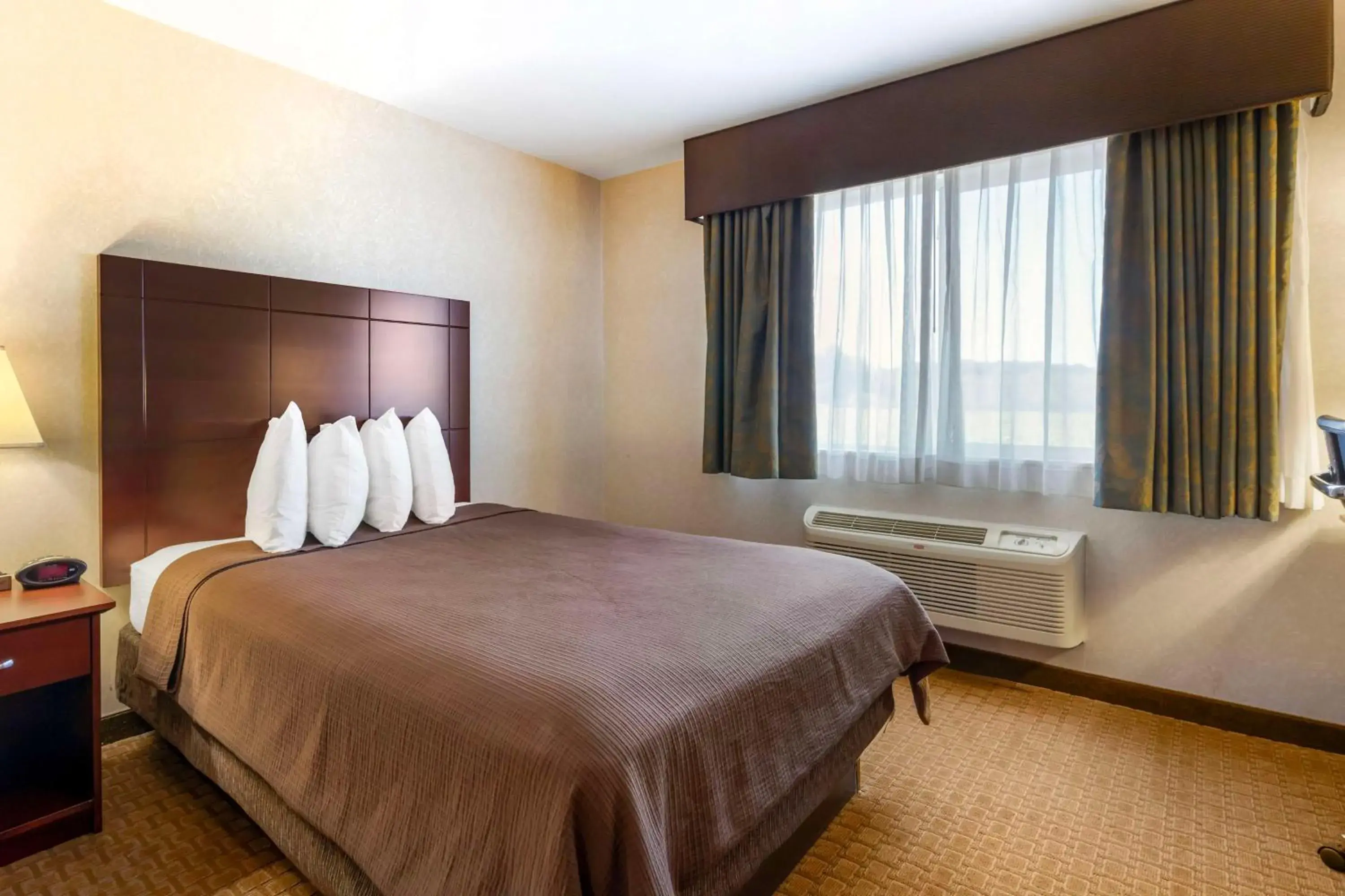 Bedroom, Bed in Best Western Wittenberg Inn Bedroom, Bed in Best Western Wittenberg Inn