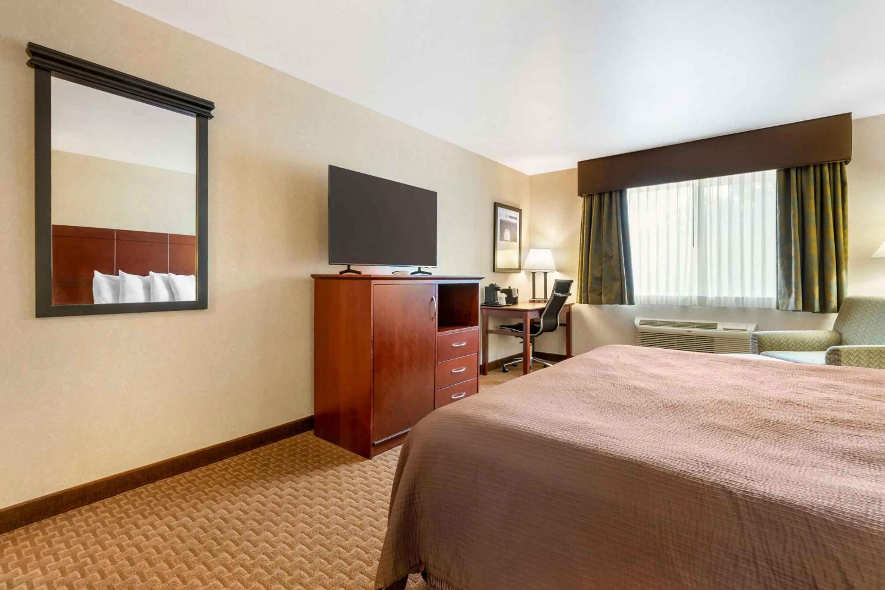 Bedroom, Bed in Best Western Wittenberg Inn