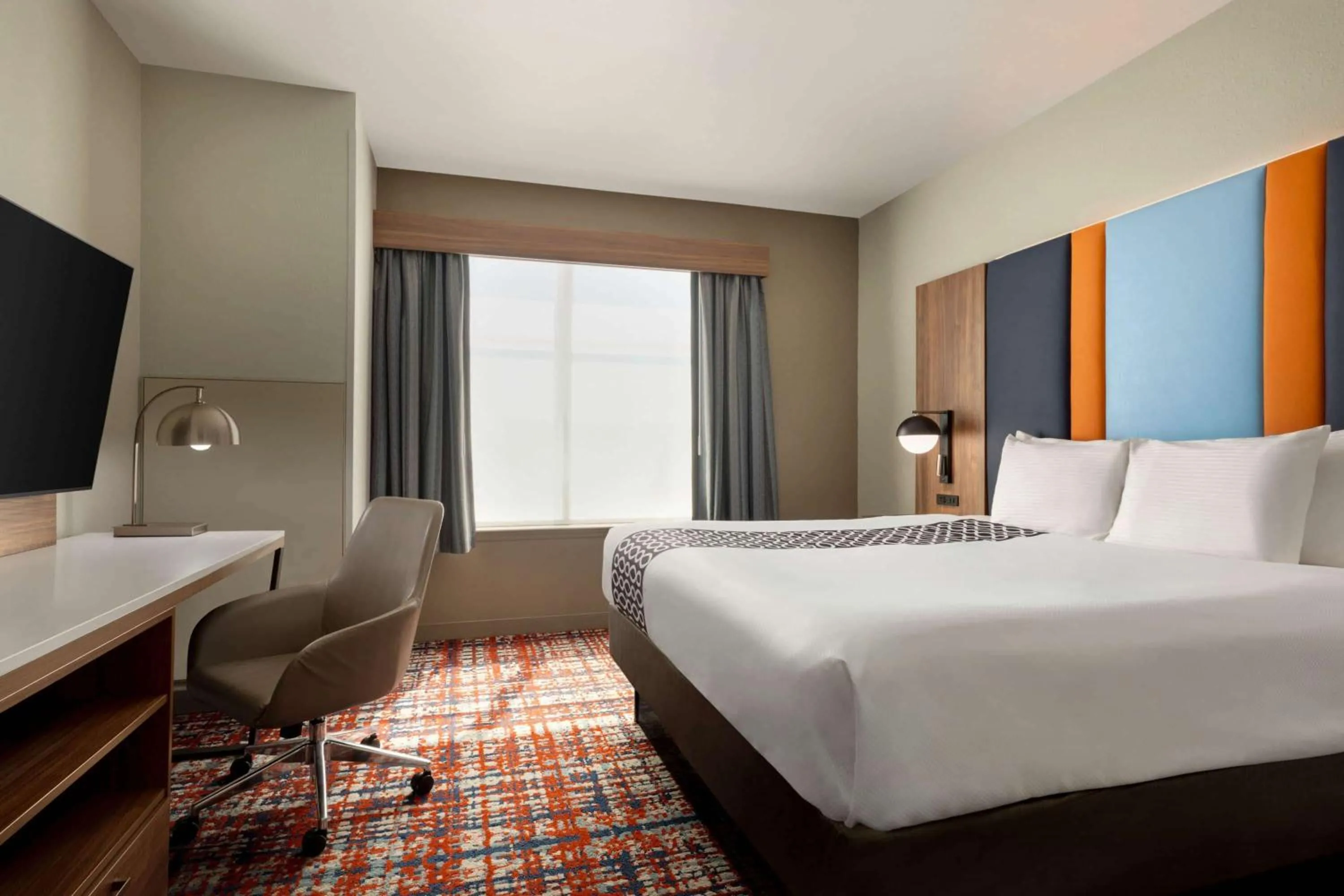 Photo of the whole room, Bed in La Quinta by Wyndham Oxford - Anniston