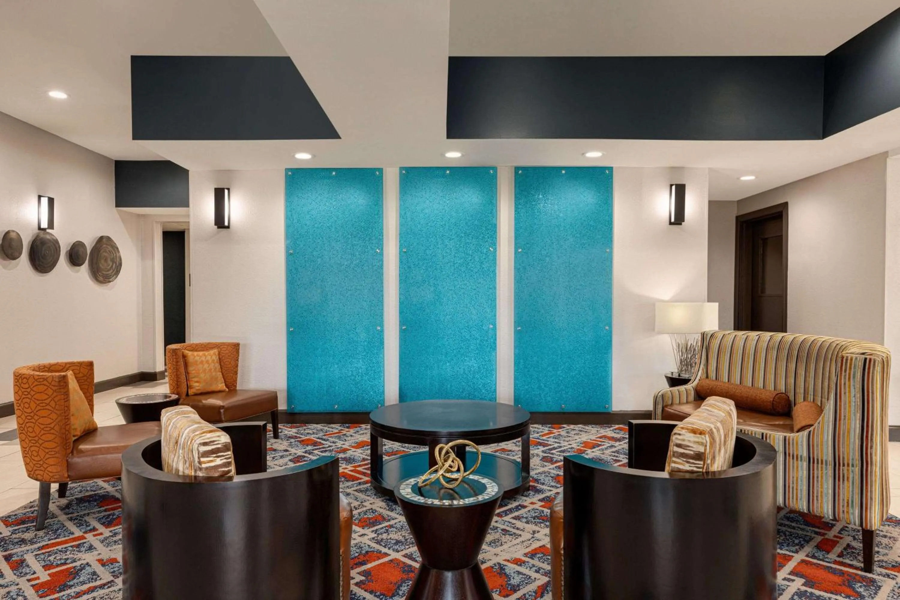 Lobby or reception in La Quinta by Wyndham Oxford - Anniston