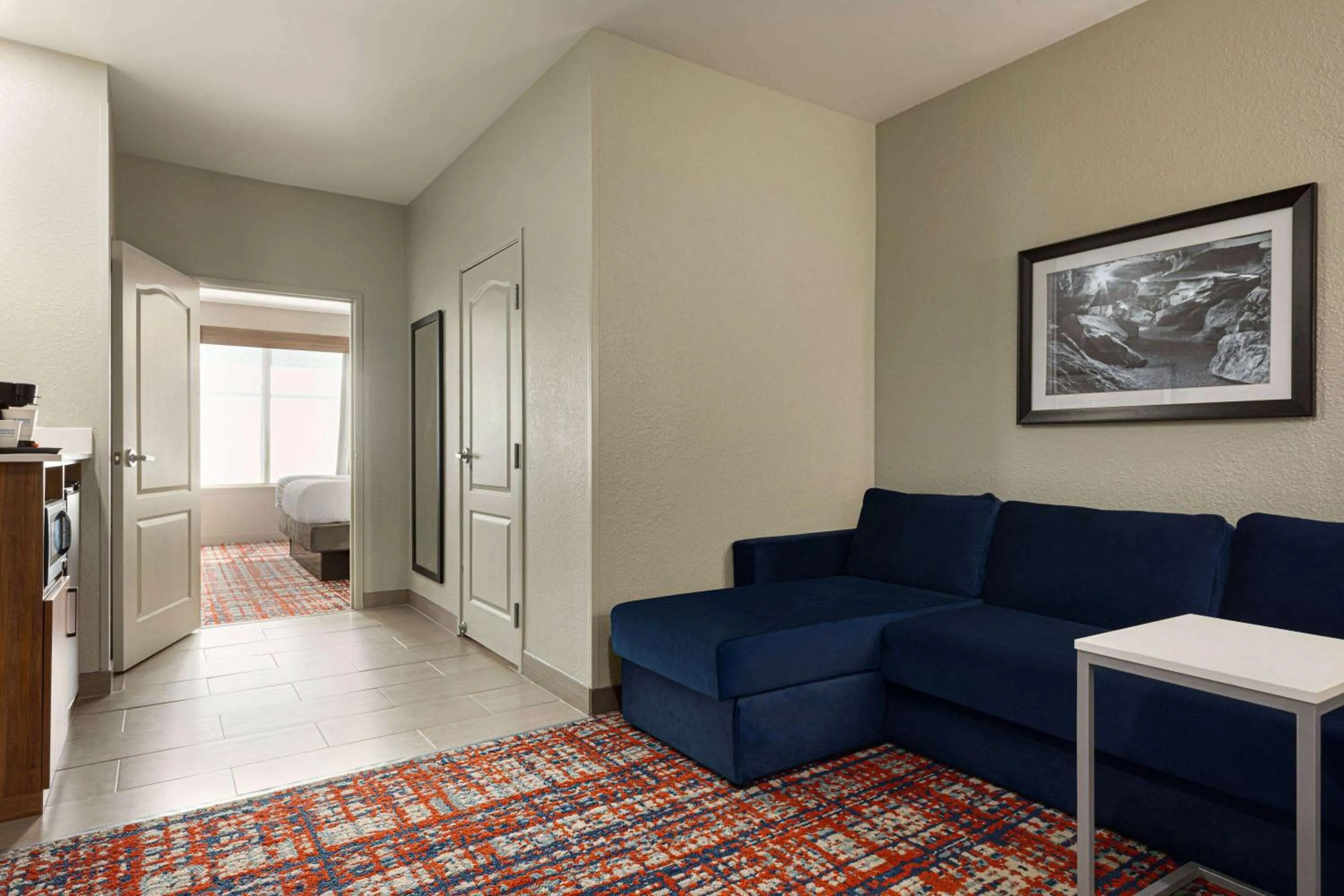 Photo of the whole room in La Quinta by Wyndham Oxford - Anniston