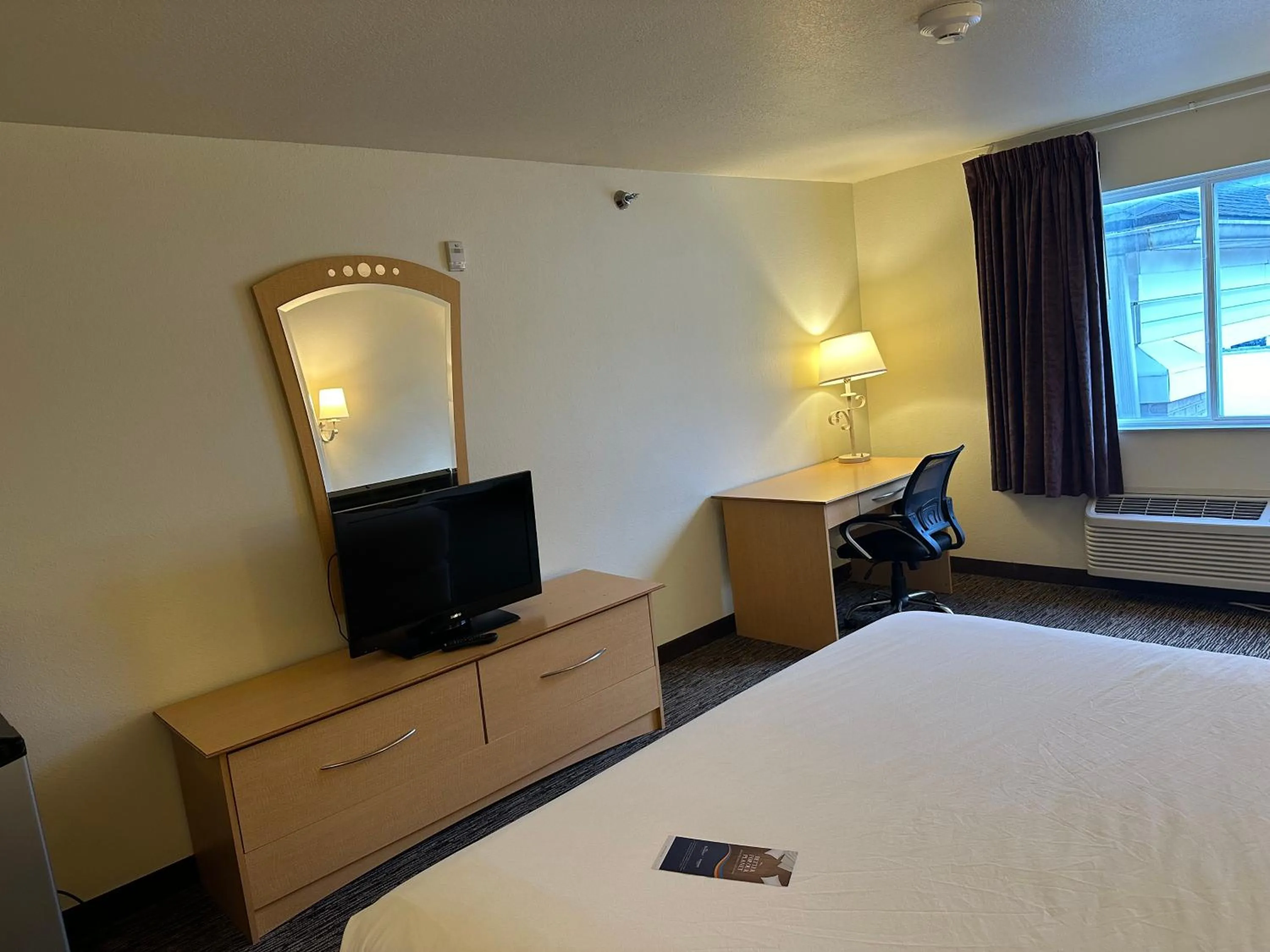 Bedroom, Bed in Baymont by Wyndham Lawrenceburg