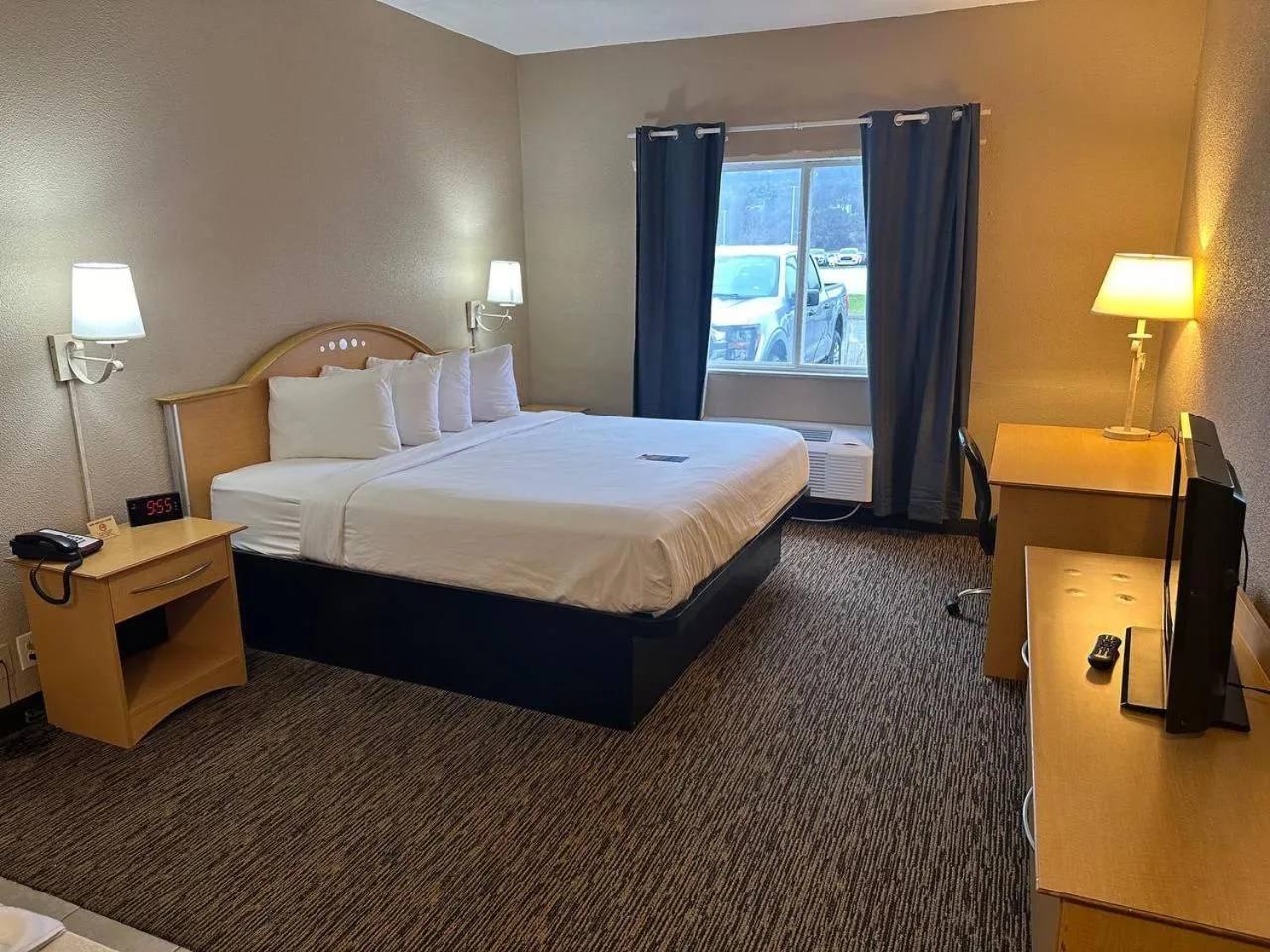 Bed in Baymont by Wyndham Lawrenceburg