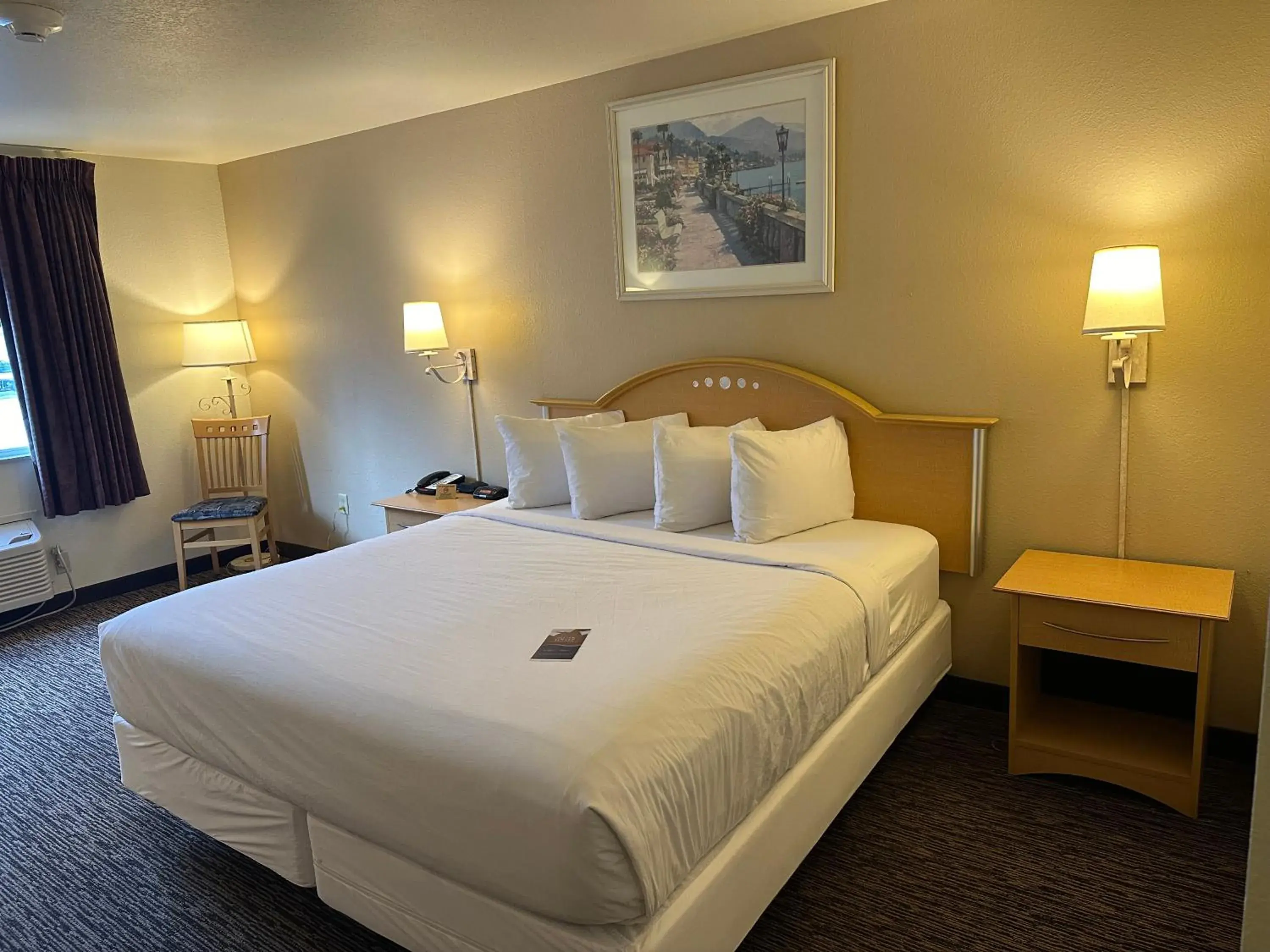 King Room with Bath Tub - Mobility Accessible/Non-Smoking in Baymont by Wyndham Lawrenceburg King Room with Bath Tub - Mobility Accessible/Non-Smoking in Baymont by Wyndham Lawrenceburg