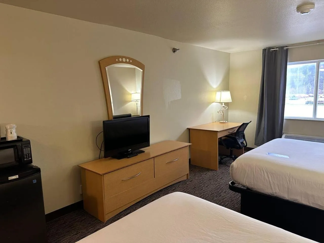 hair dresser, Bed in Baymont by Wyndham Lawrenceburg