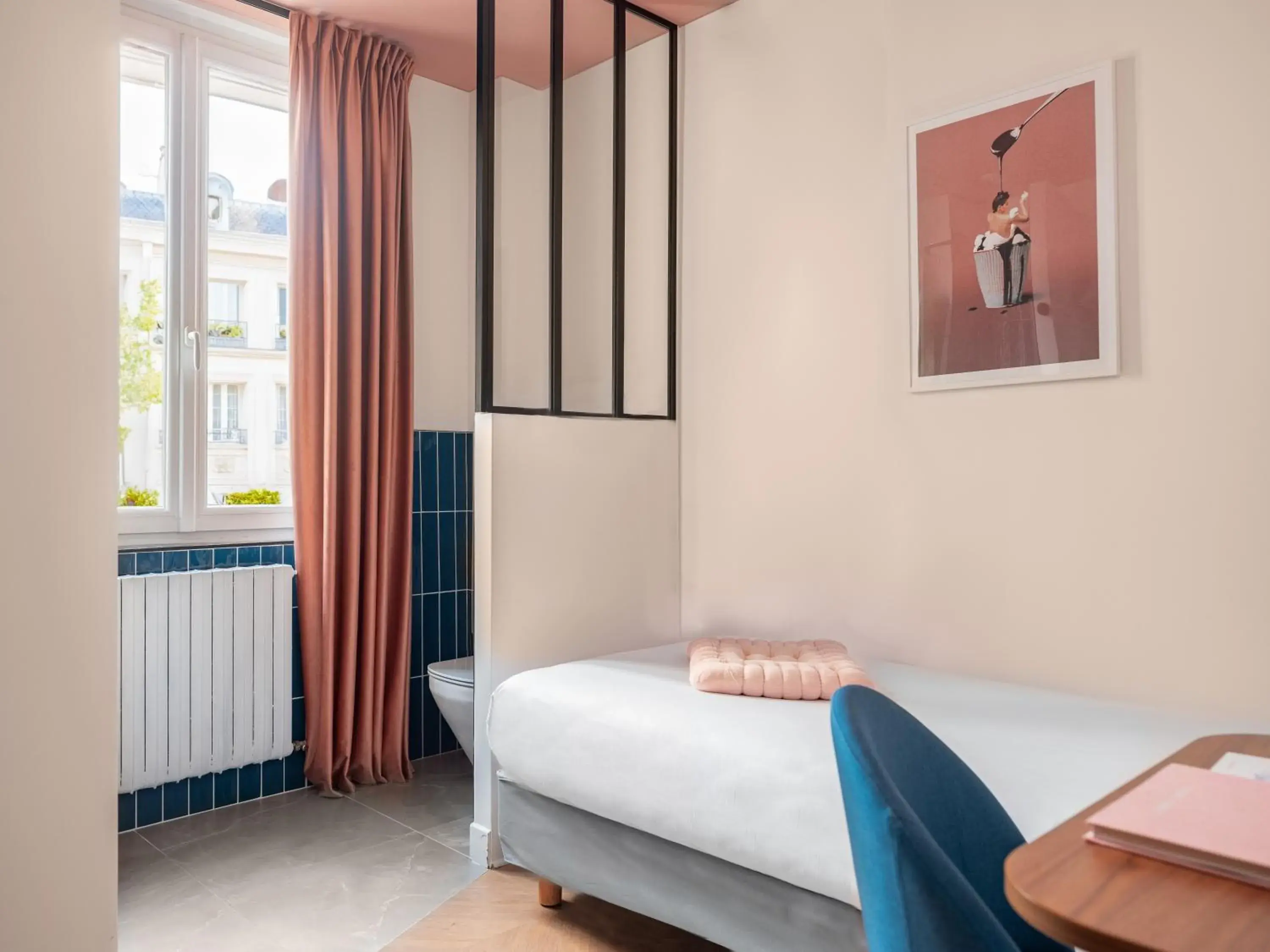 Photo of the whole room, Bed in Hôtel Biskui Photo of the whole room, Bed in Hôtel Biskui