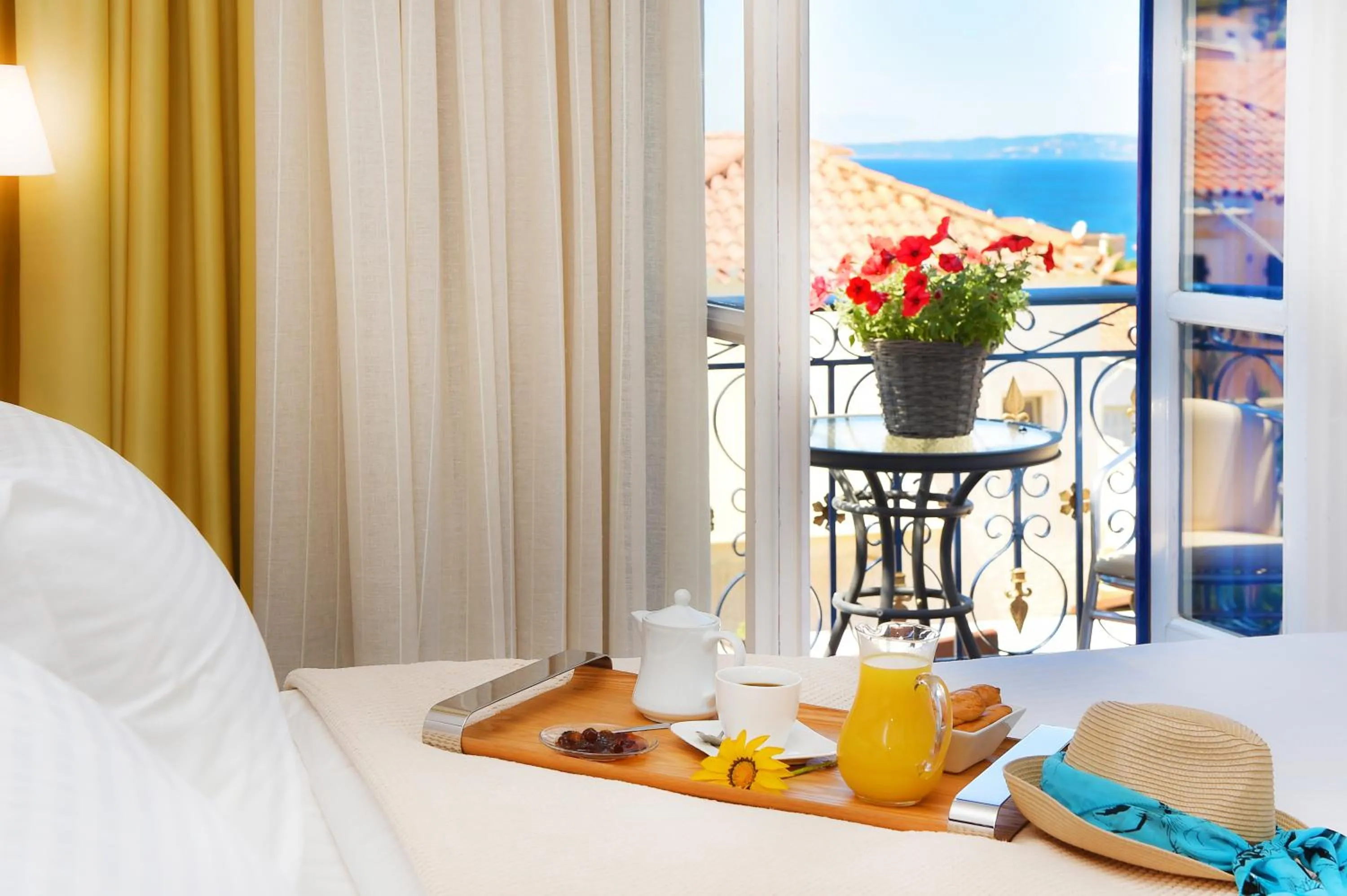 Balcony/Terrace, Bed in Armata Boutique Hotel