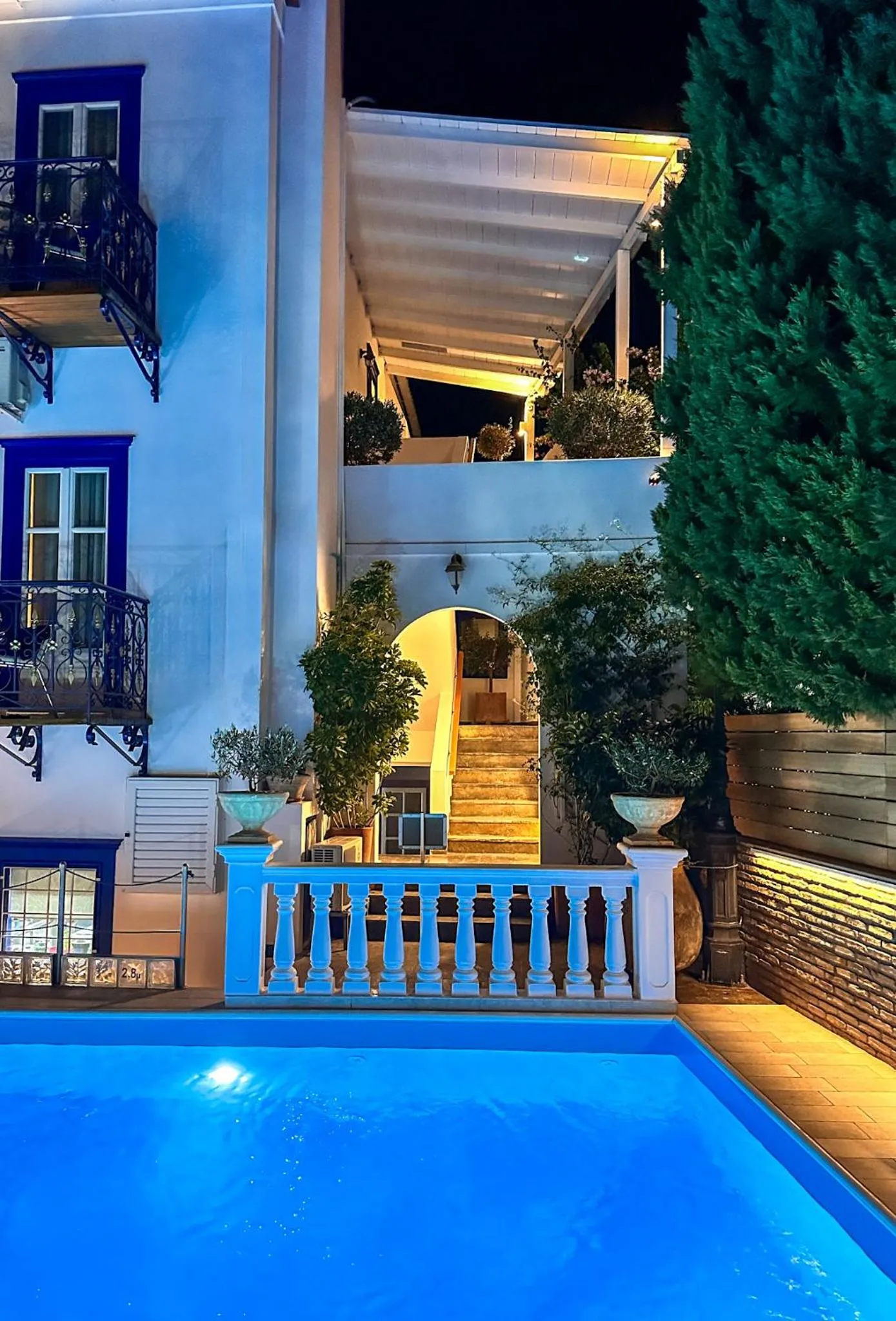 Swimming pool in Armata Boutique Hotel