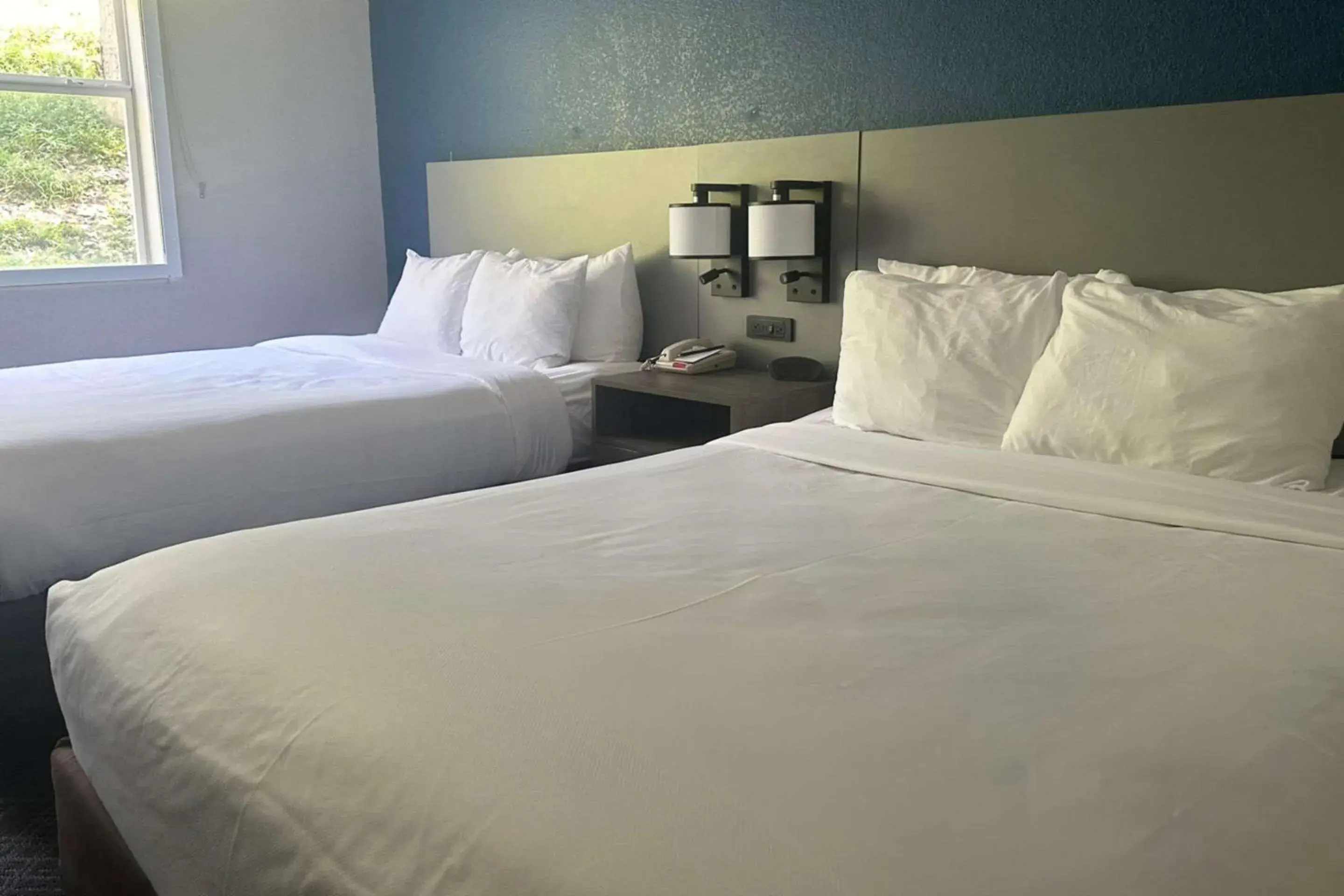 Bedroom, Bed in Comfort Inn & Suites Calhoun South Bedroom, Bed in Comfort Inn & Suites Calhoun South