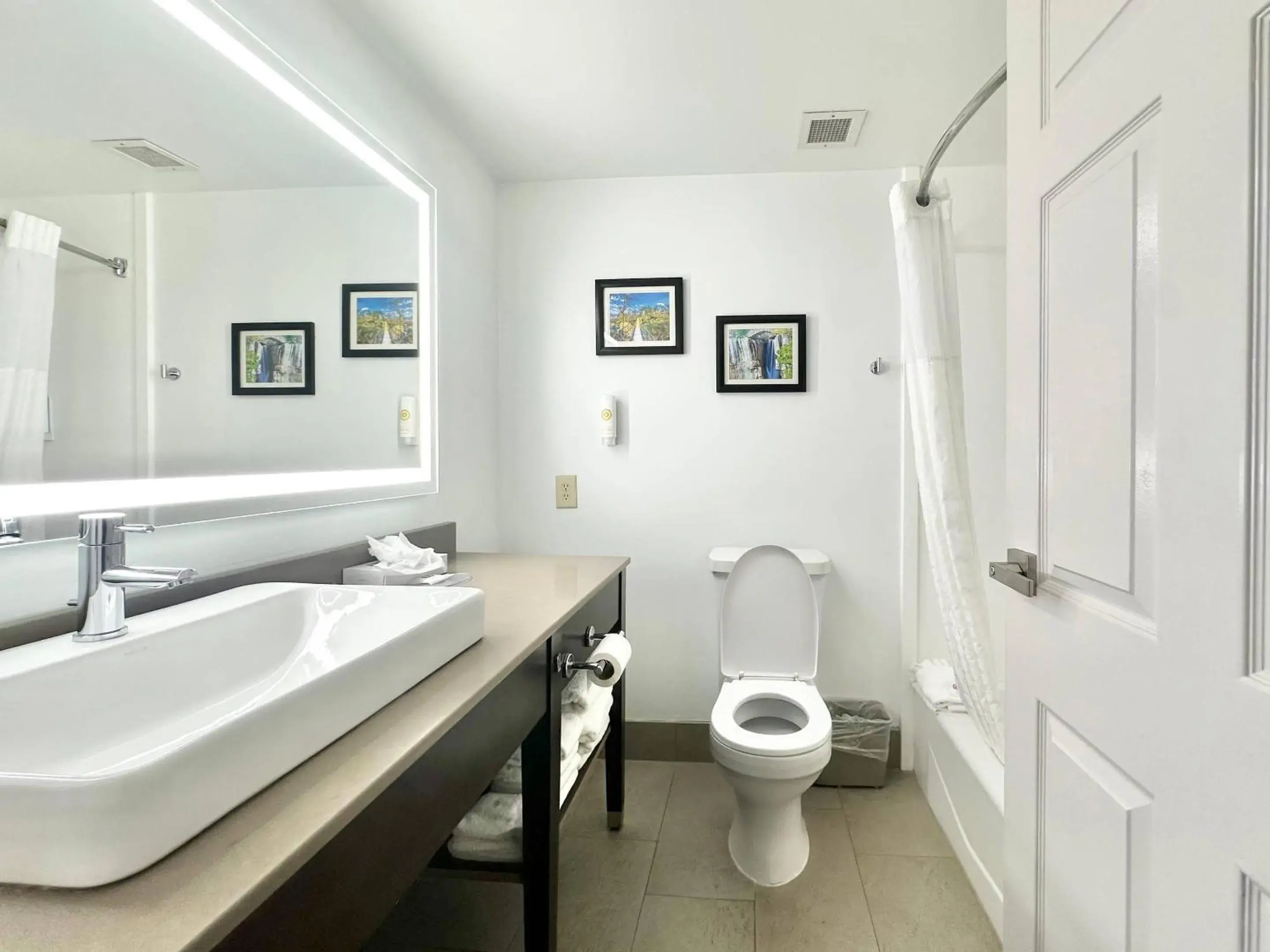 Bedroom in Comfort Inn & Suites Calhoun South Bedroom in Comfort Inn & Suites Calhoun South