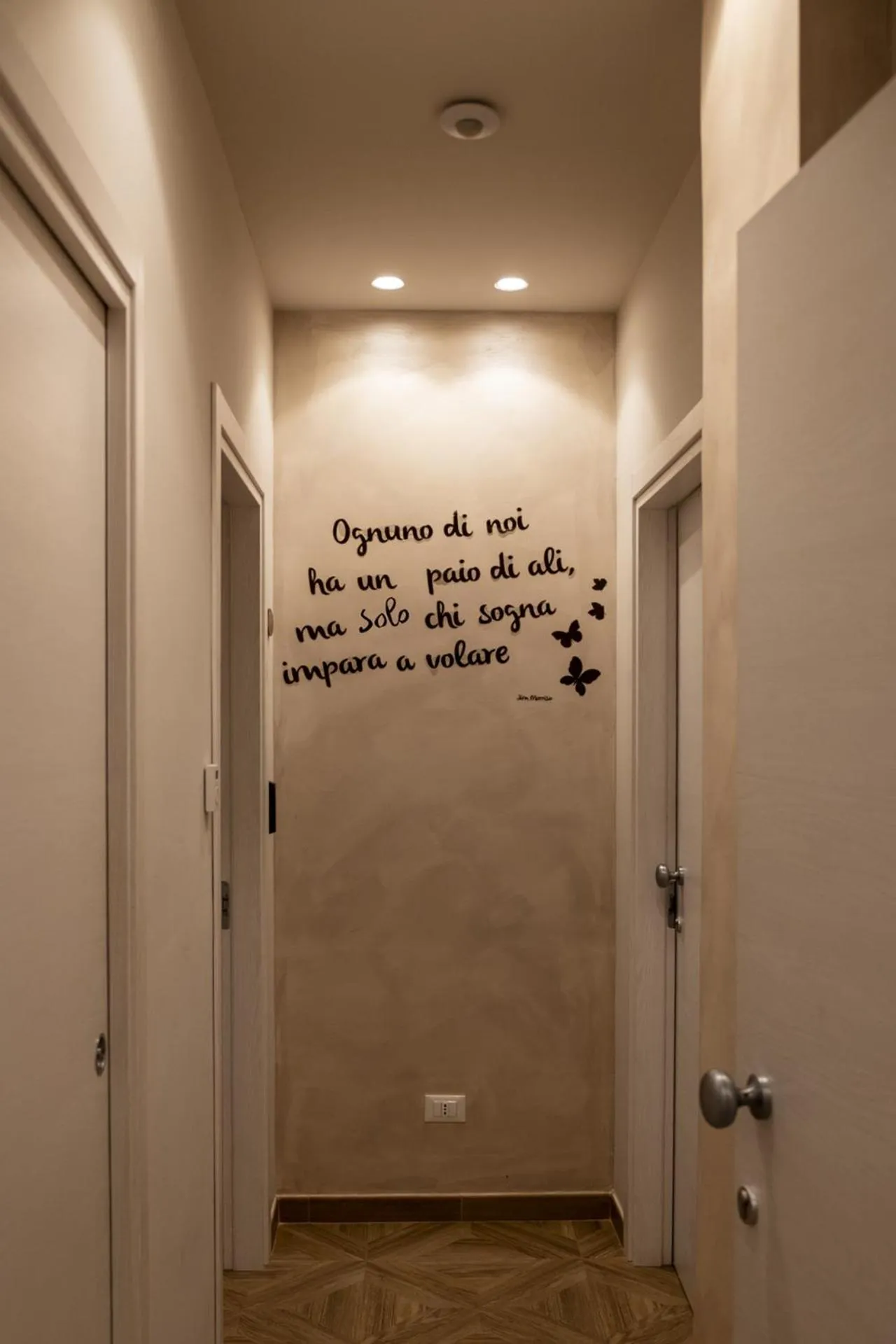 Text overlay in Domus Monasteire