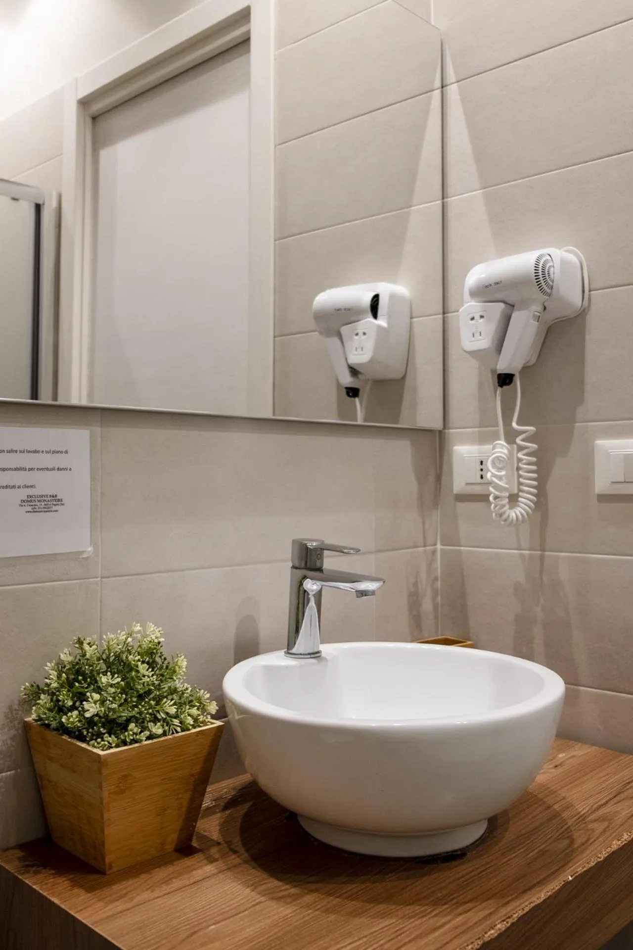 Bathroom in Domus Monasteire
