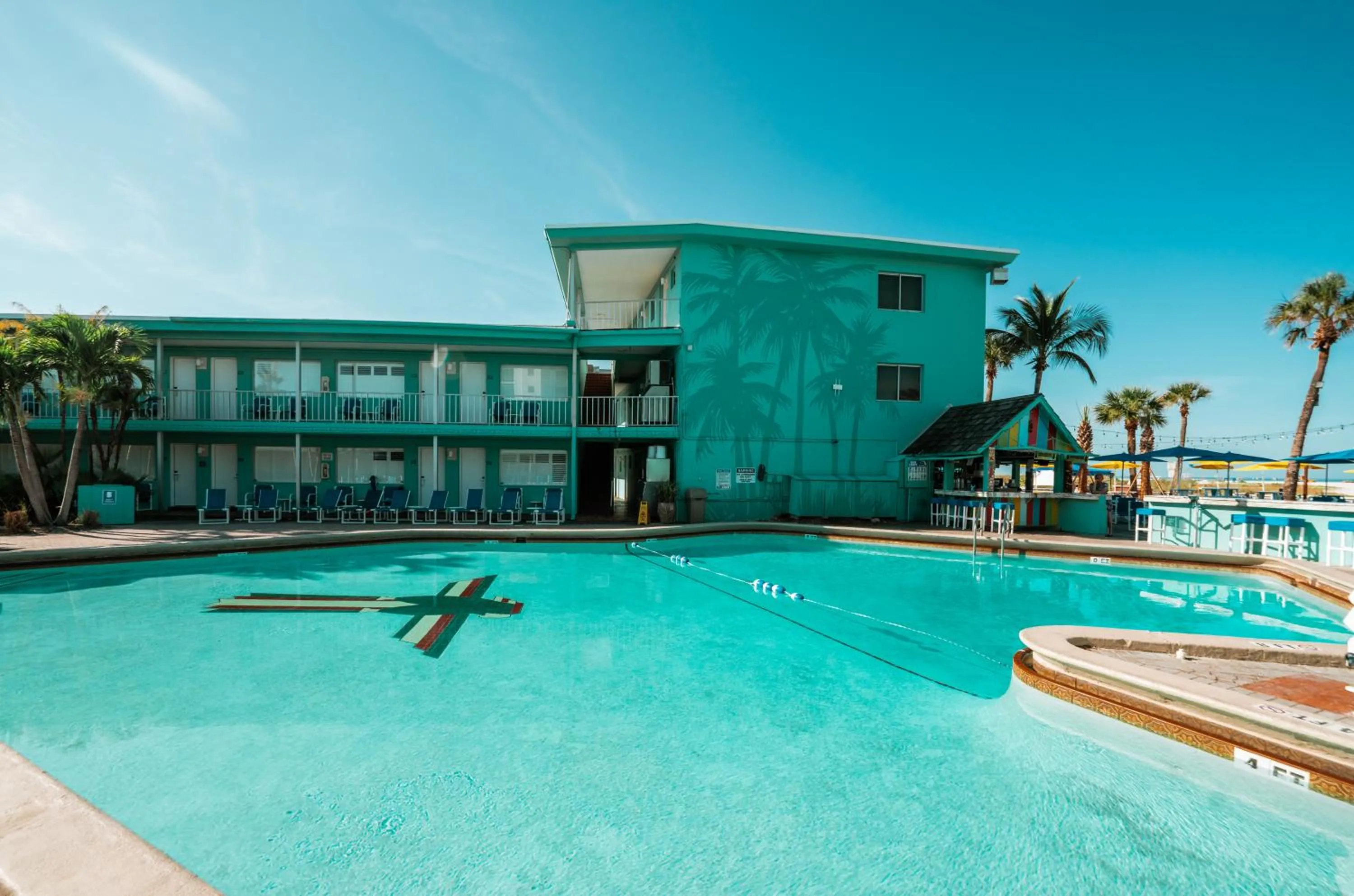 Swimming pool in Thunderbird Beach Resort