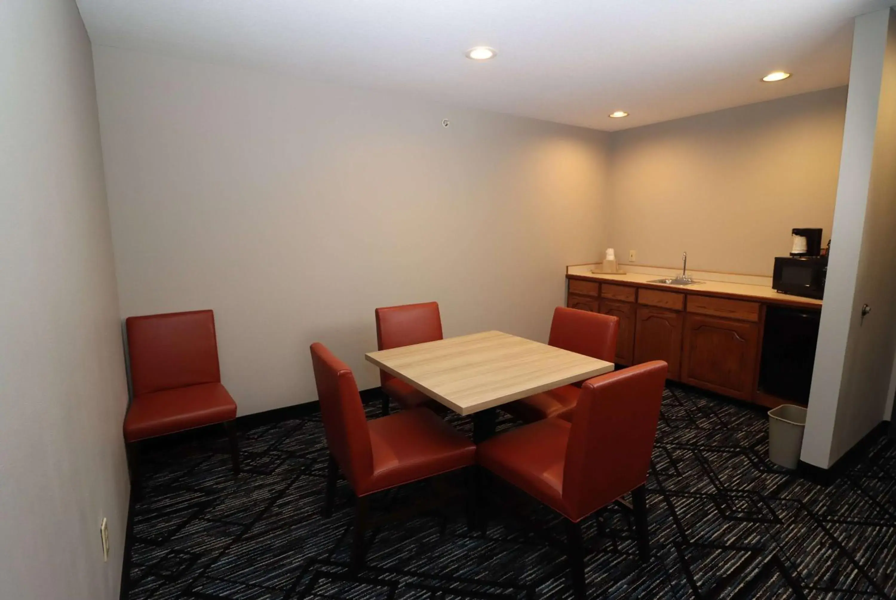 Photo of the whole room in Super 8 by Wyndham Perryville Photo of the whole room in Super 8 by Wyndham Perryville