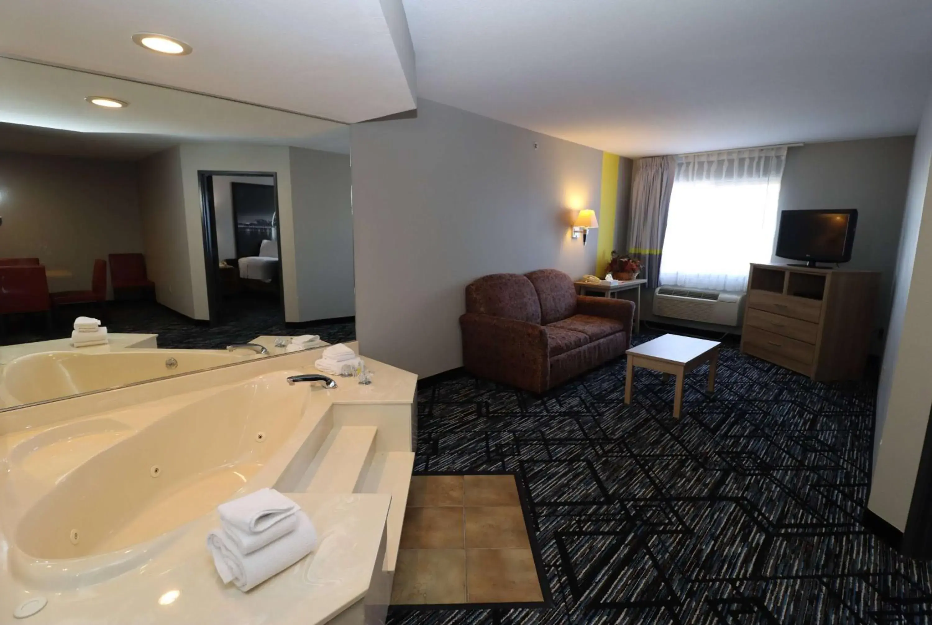 Photo of the whole room, Bed in Super 8 by Wyndham Perryville Photo of the whole room, Bed in Super 8 by Wyndham Perryville