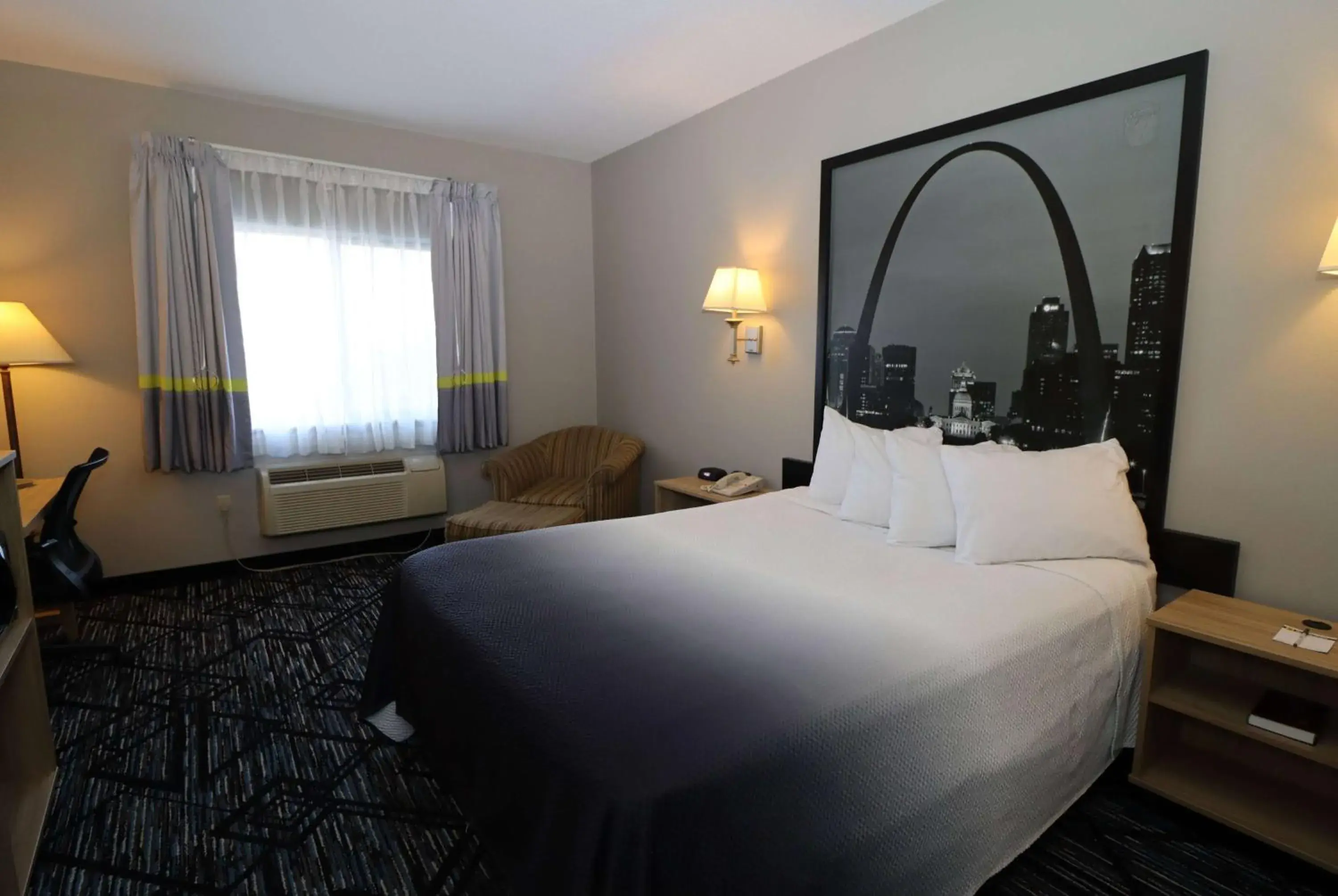 Queen Room - Mobility Access/Non-Smoking in Super 8 by Wyndham Perryville Queen Room - Mobility Access/Non-Smoking in Super 8 by Wyndham Perryville