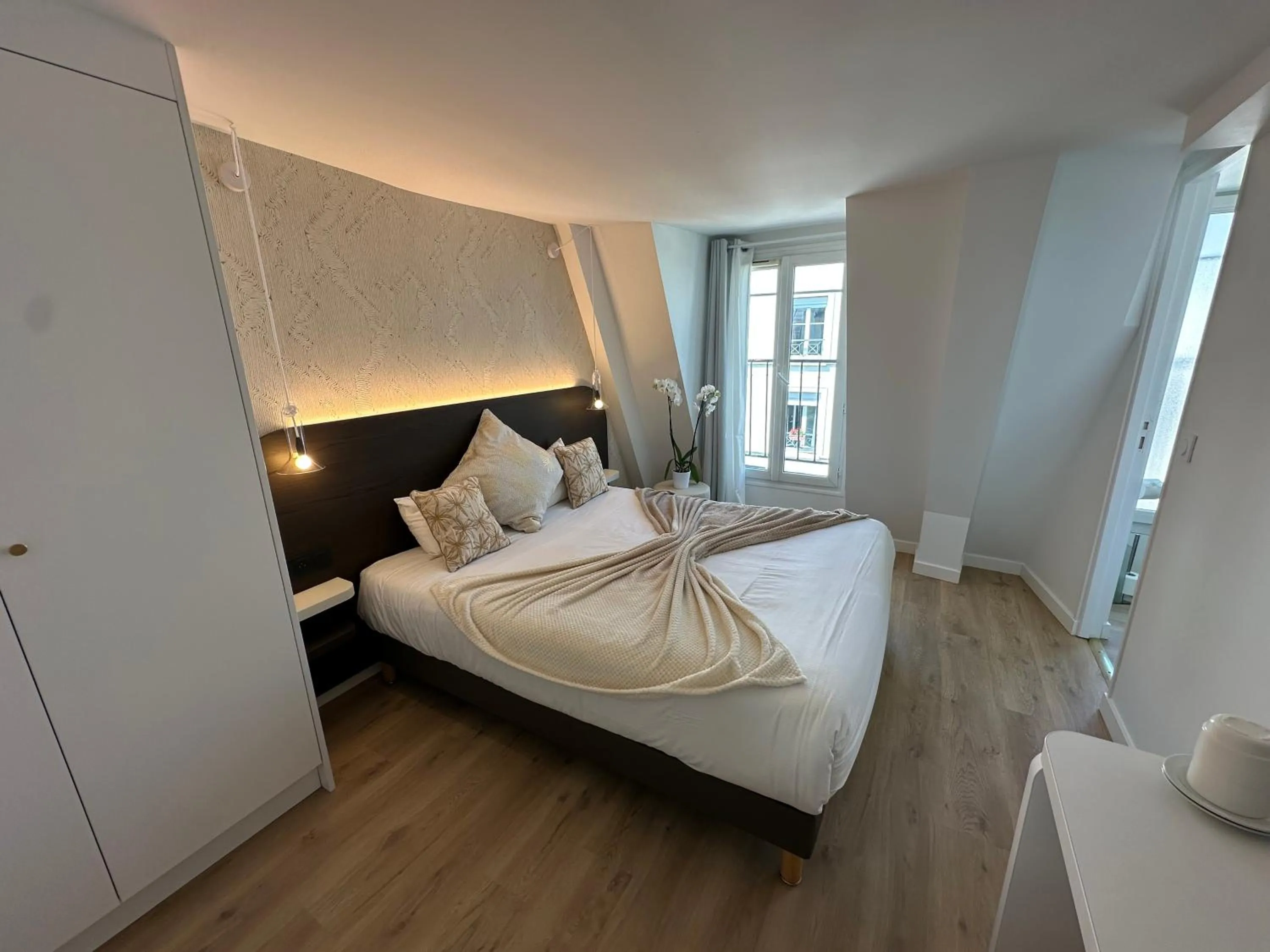 Bed in Hôtel Opera Deauville