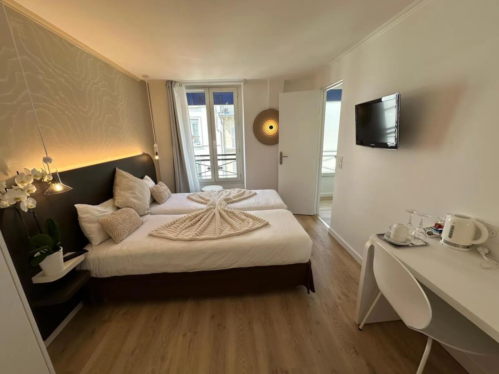 TV and multimedia, Bed in Hôtel Opera Deauville