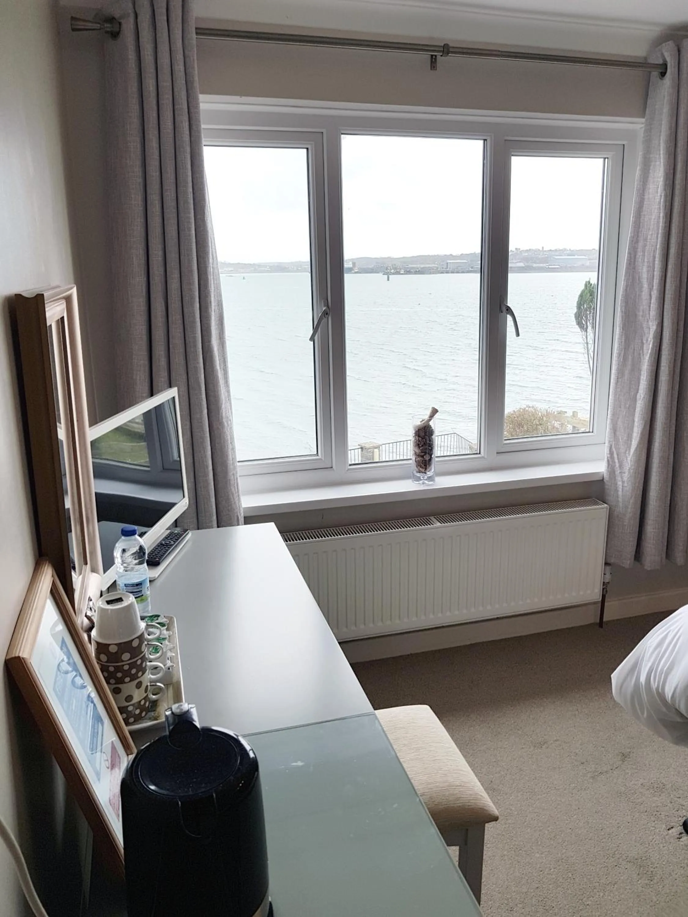 Bedroom, Bed in Ferry House Inn