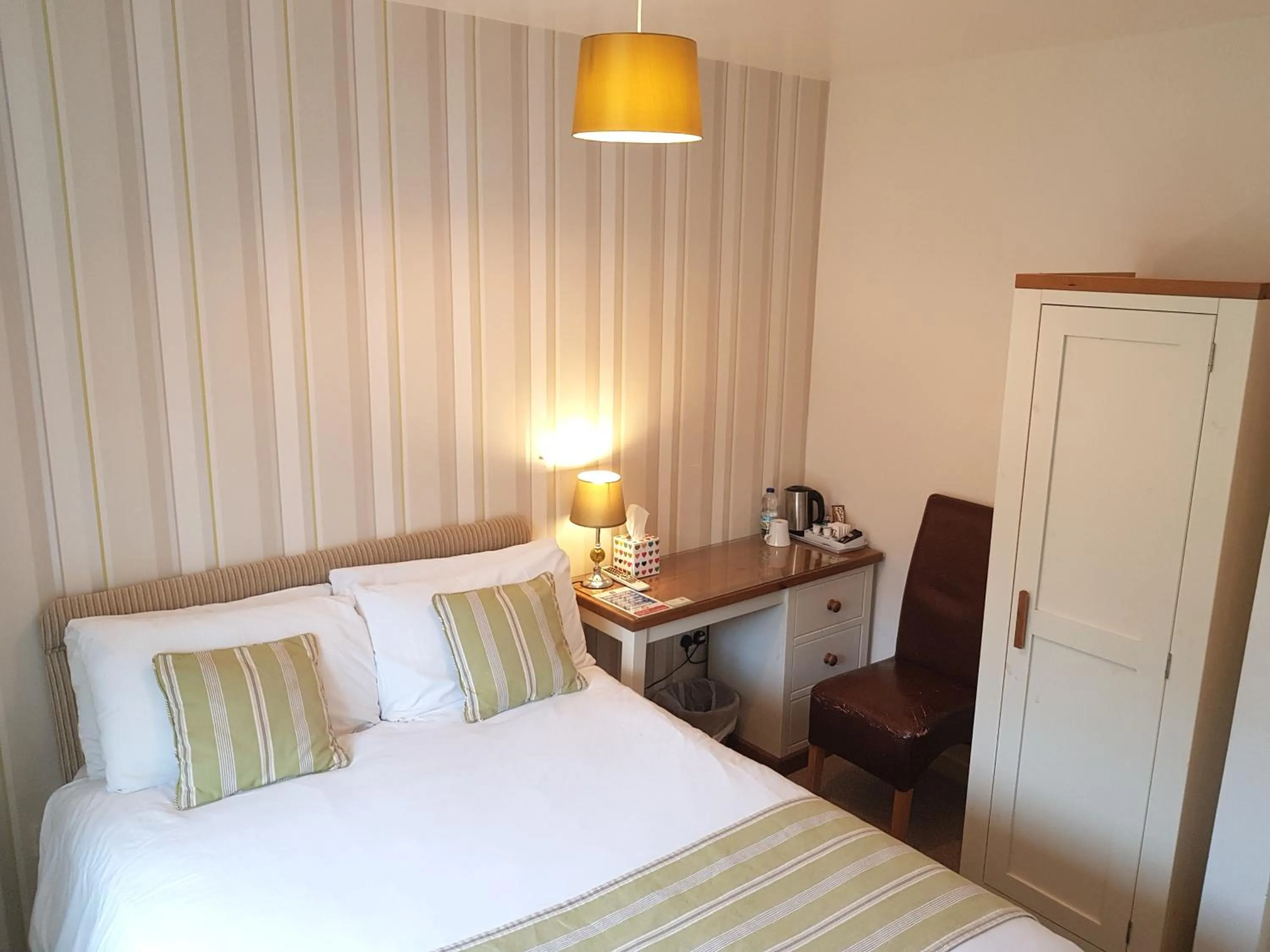 Bedroom, Bed in Ferry House Inn