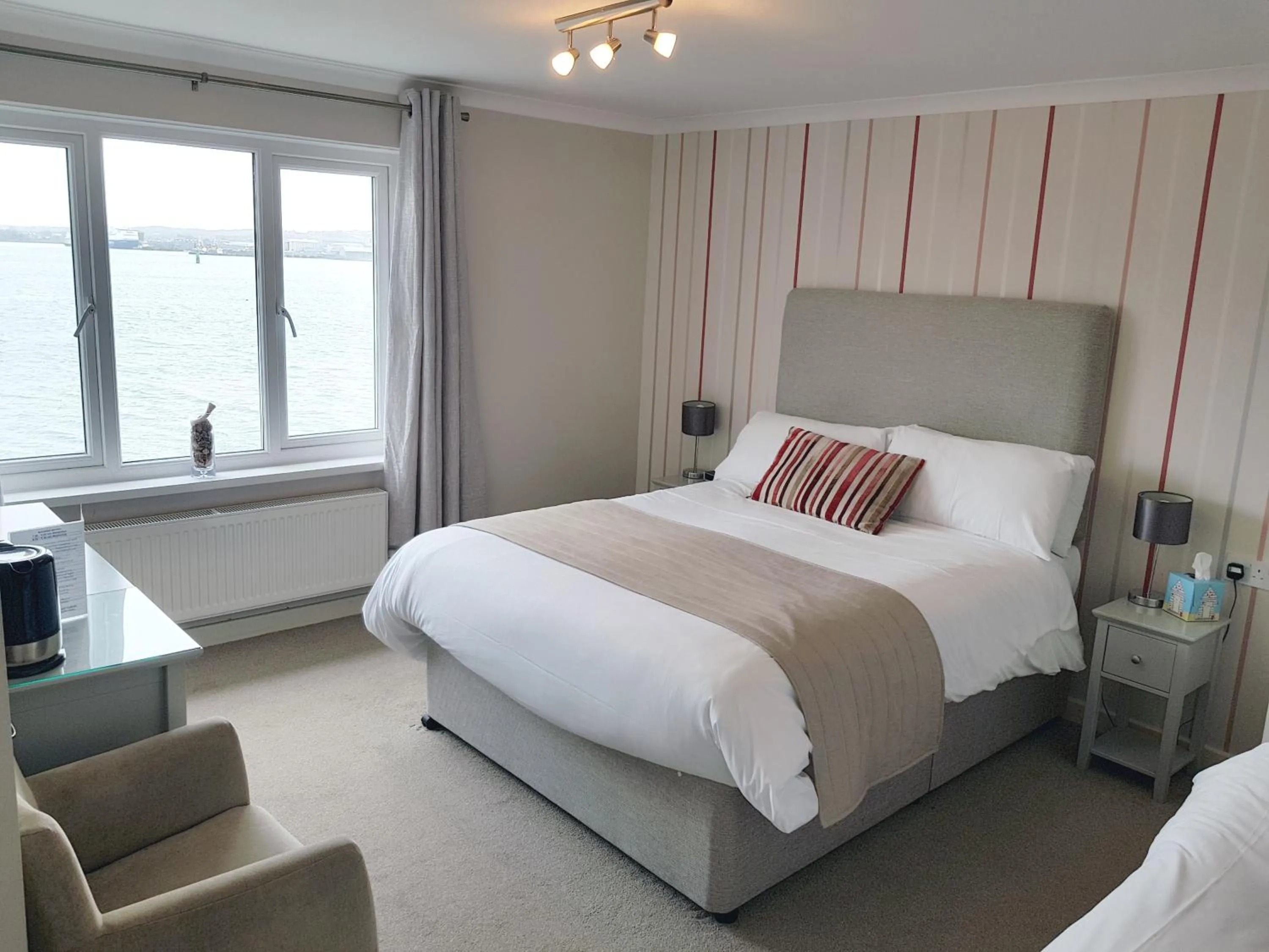 Bedroom, Bed in Ferry House Inn