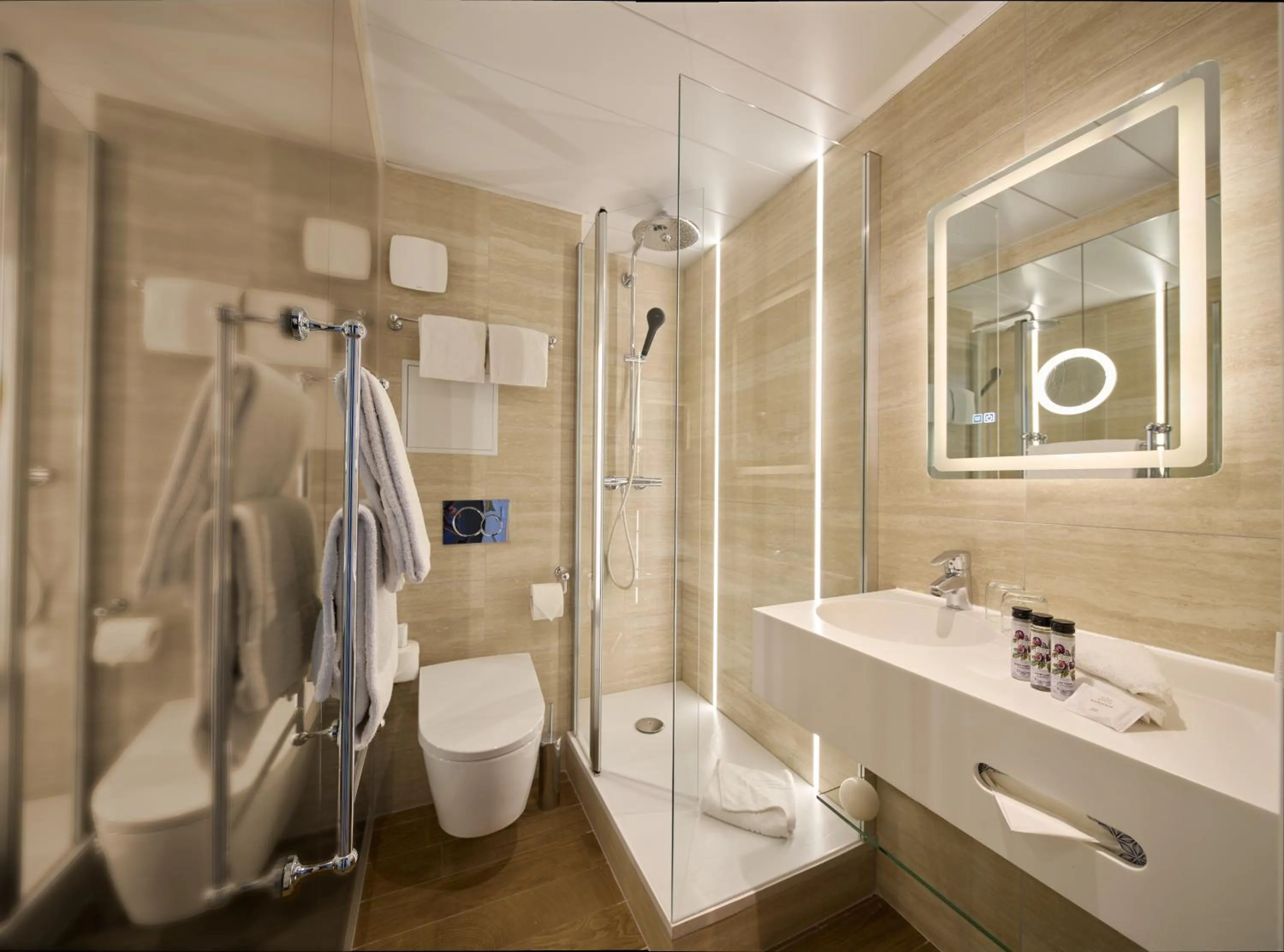 Traditional Superior Double Room in Le Relais Saint Honoré