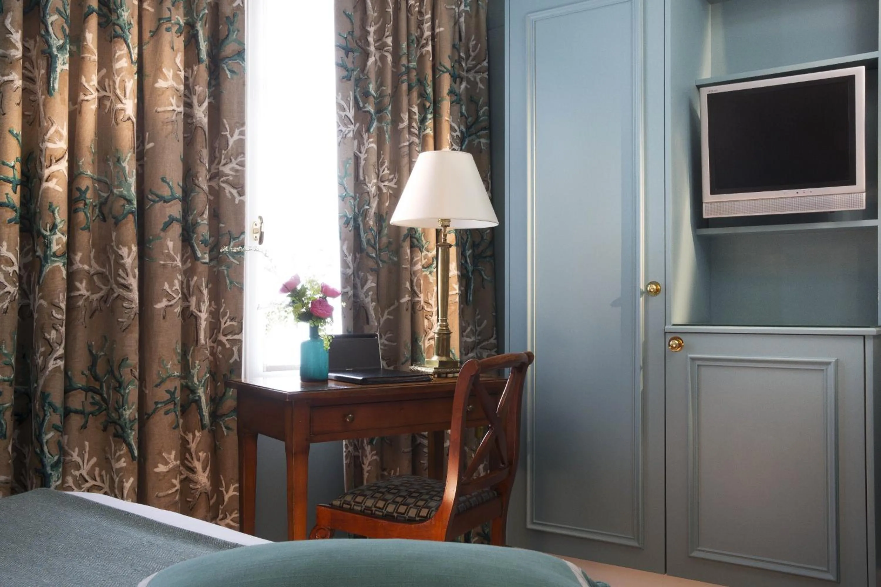 Seating area in Le Relais Saint Honoré