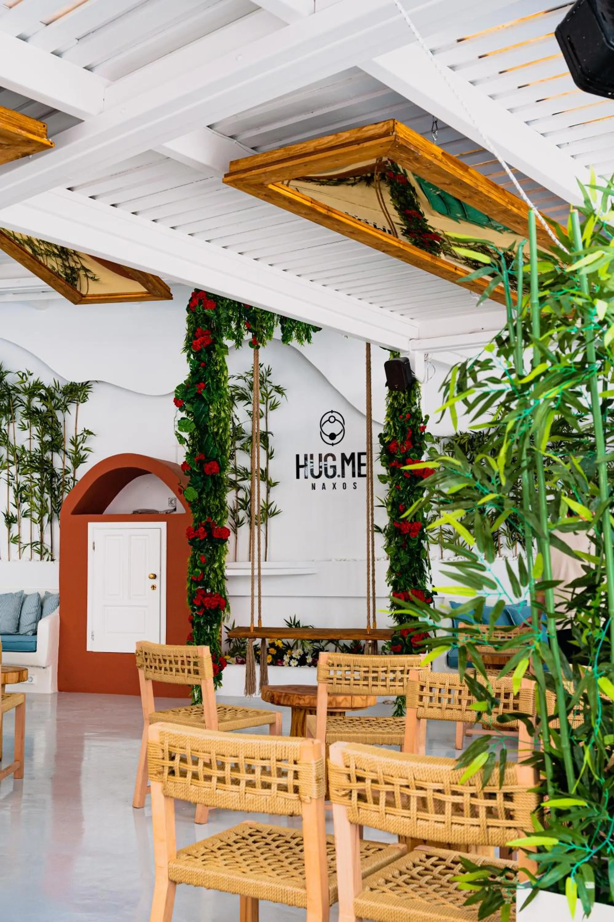 Restaurant/places to eat in Arco Naxos Luxury Apartments