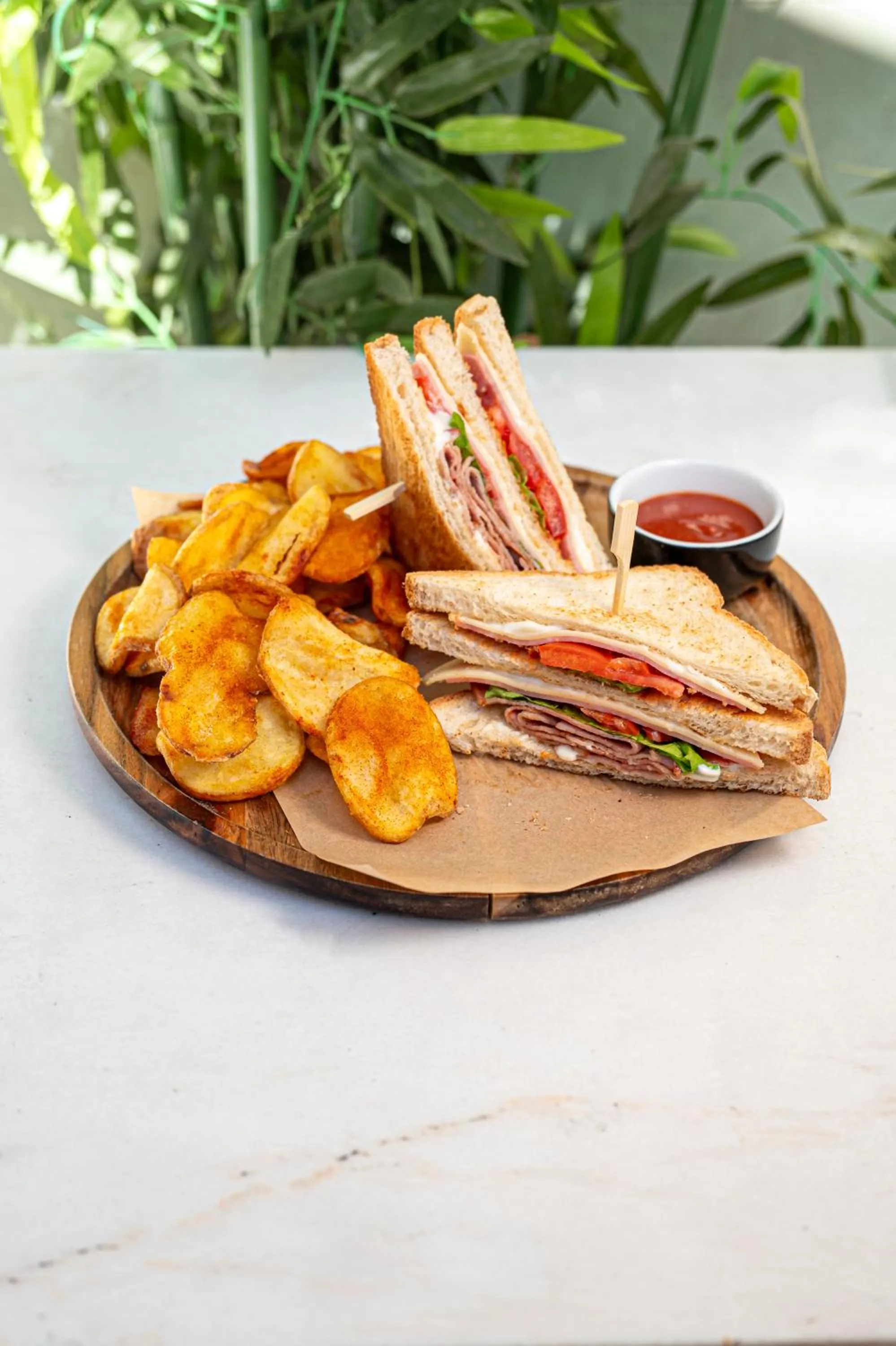 Restaurant/places to eat in Arco Naxos Luxury Apartments