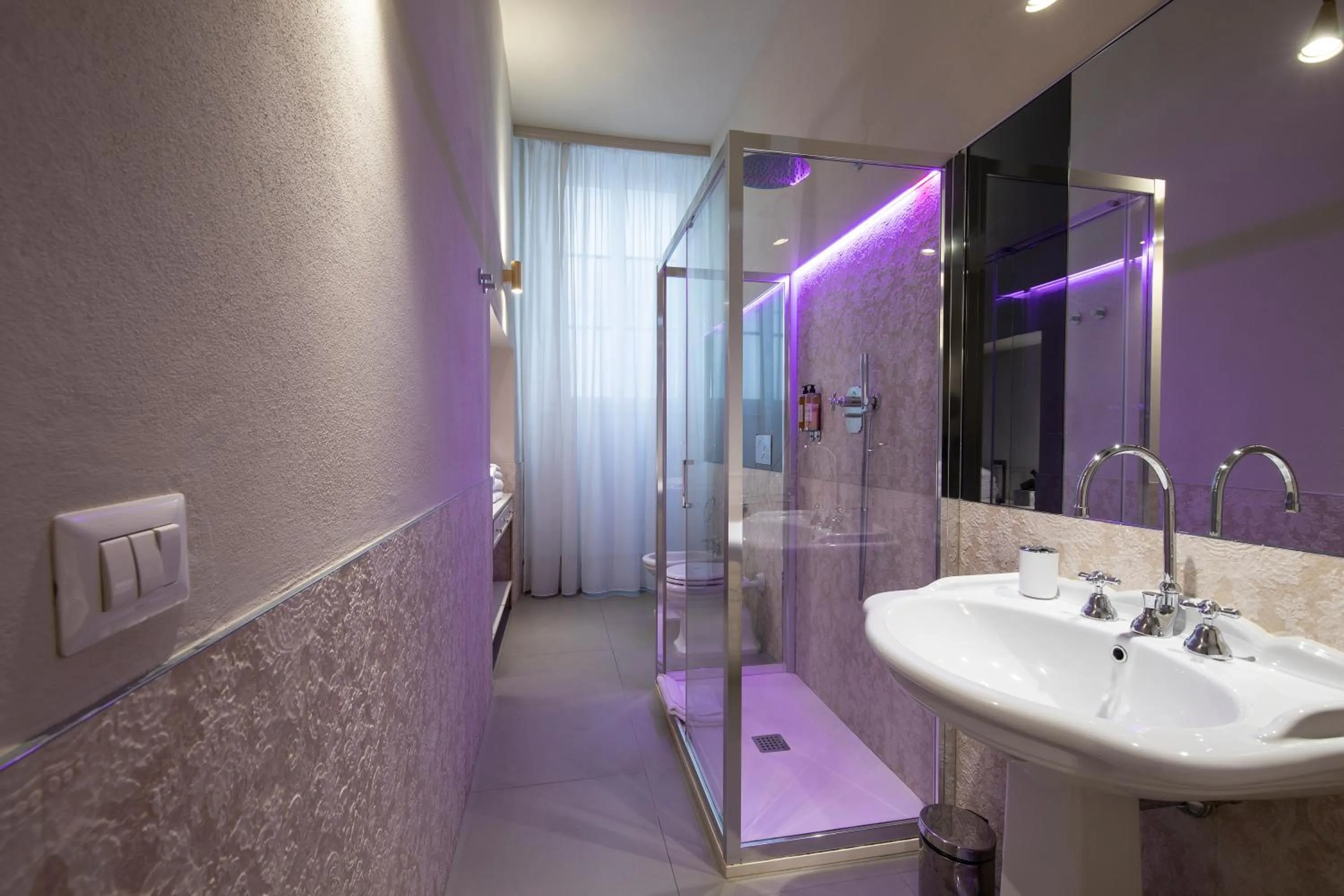 Shower in Ricasoli Garden Relais