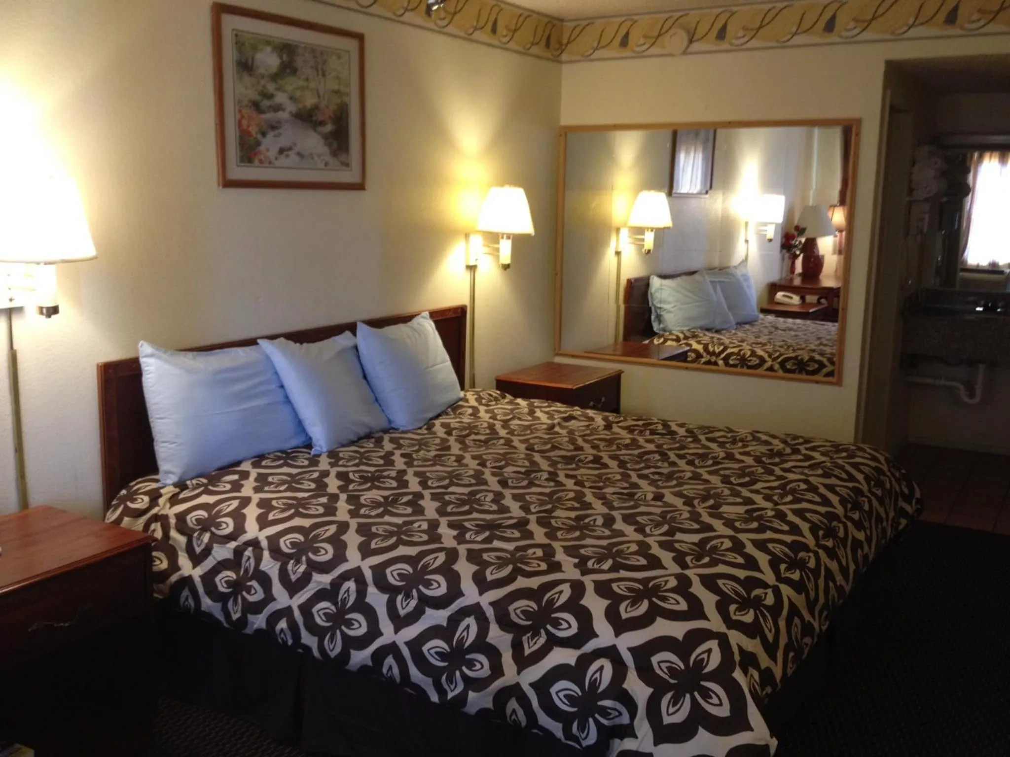 Crown Inn Grand Prairie