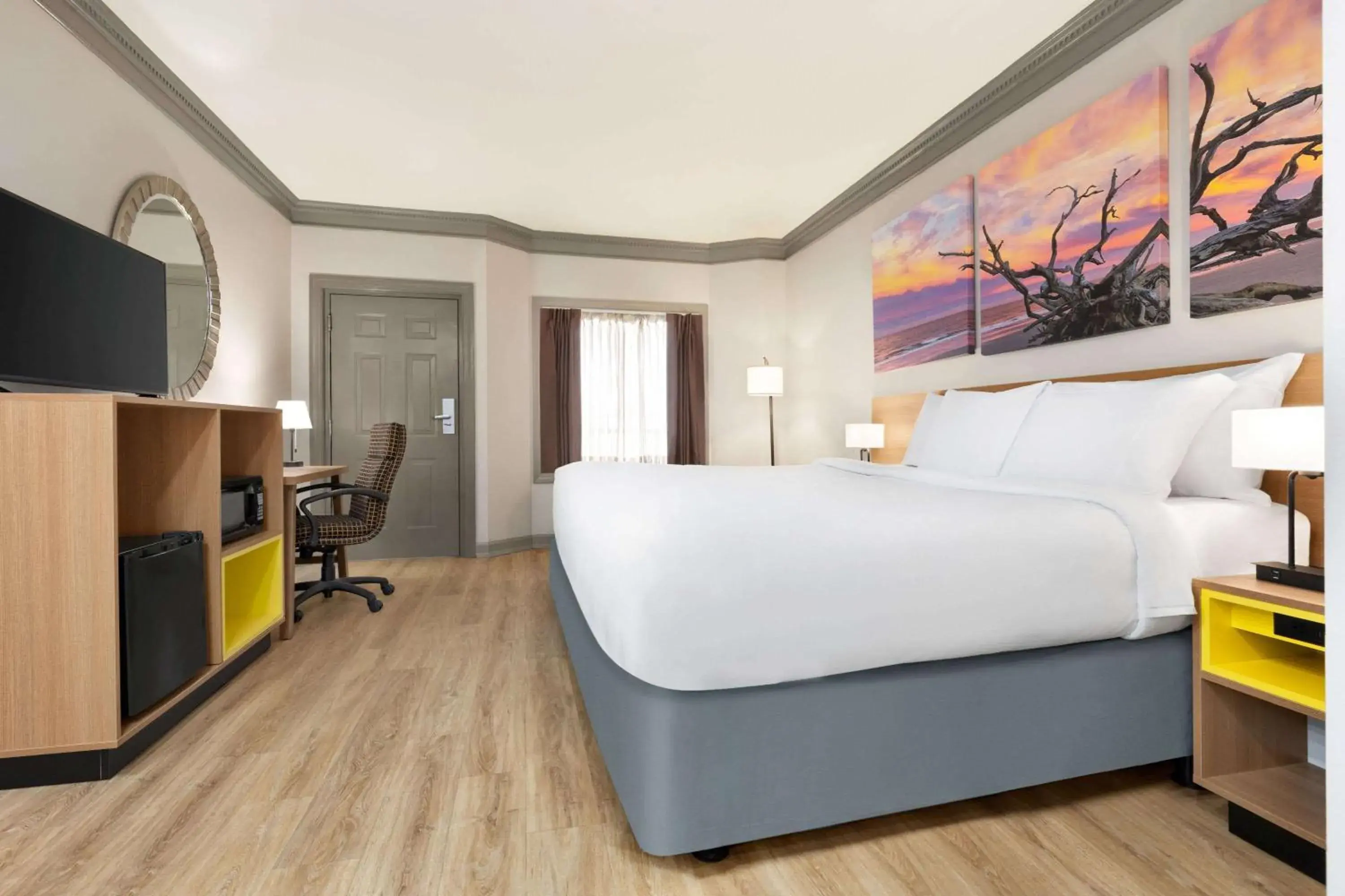 King Room - Mobility Access/Non-Smoking in Days Inn by Wyndham Kingsland GA King Room - Mobility Access/Non-Smoking in Days Inn by Wyndham Kingsland GA