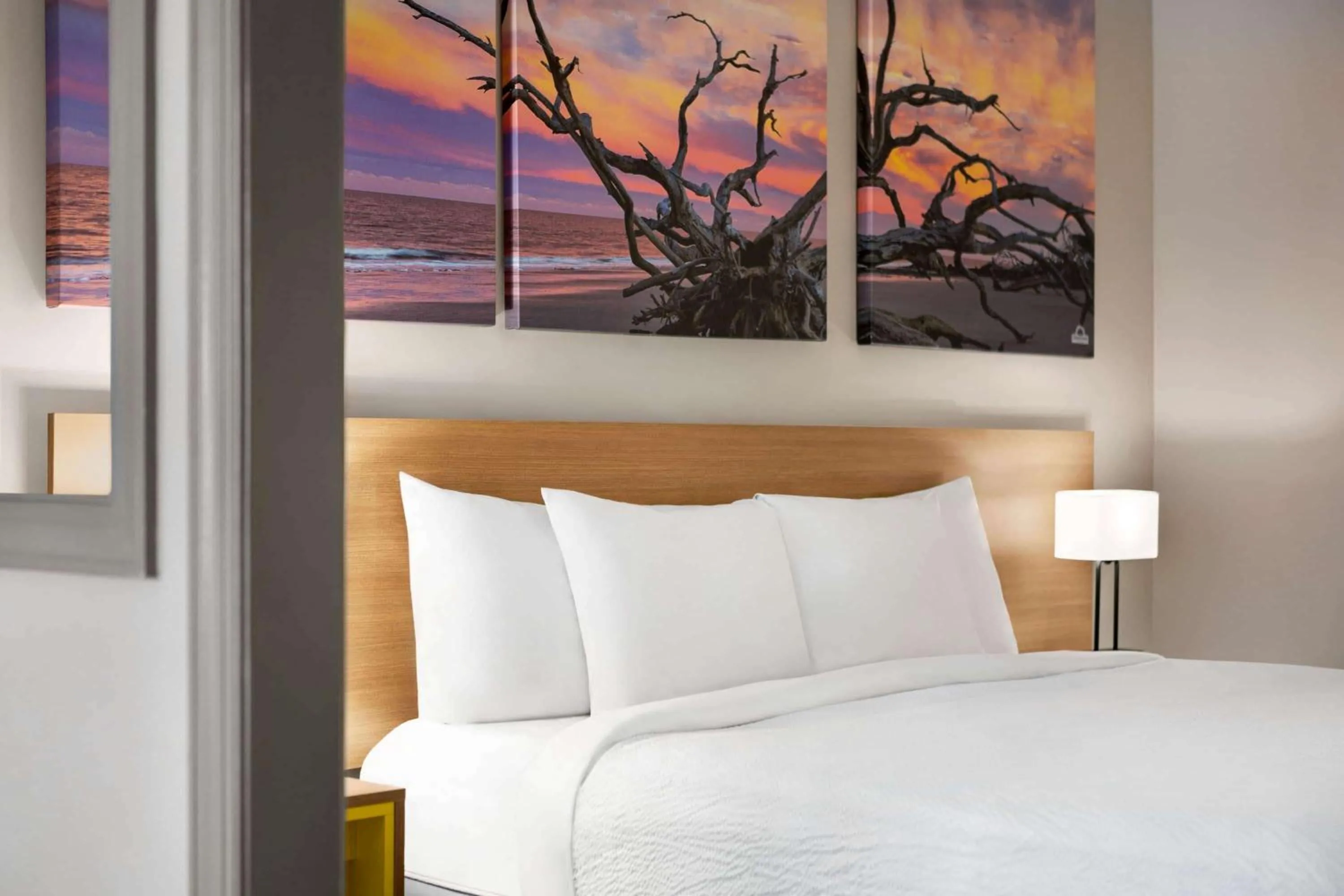 Photo of the whole room, Bed in Days Inn by Wyndham Kingsland GA