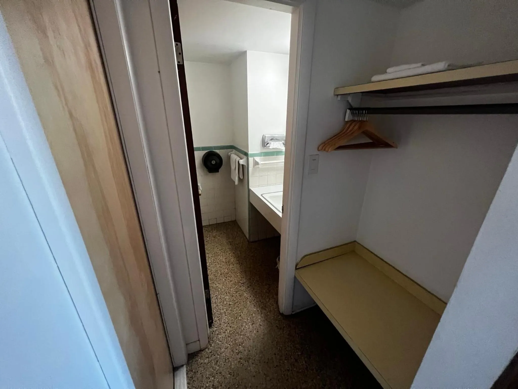 Bathroom, Bed in Nocturne Motel