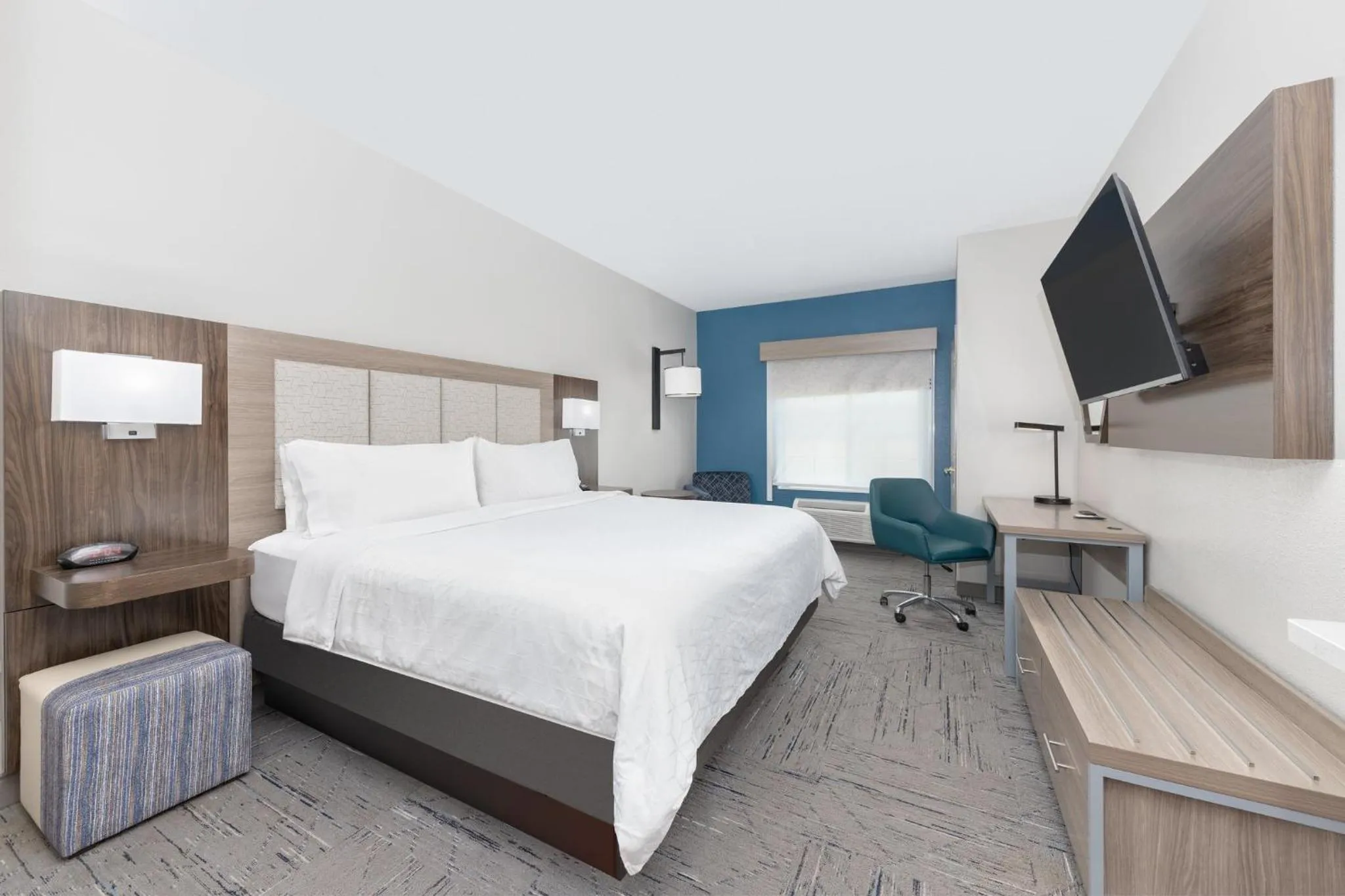 Photo of the whole room, Bed in Holiday Inn Express and Suites Granbury by IHG
