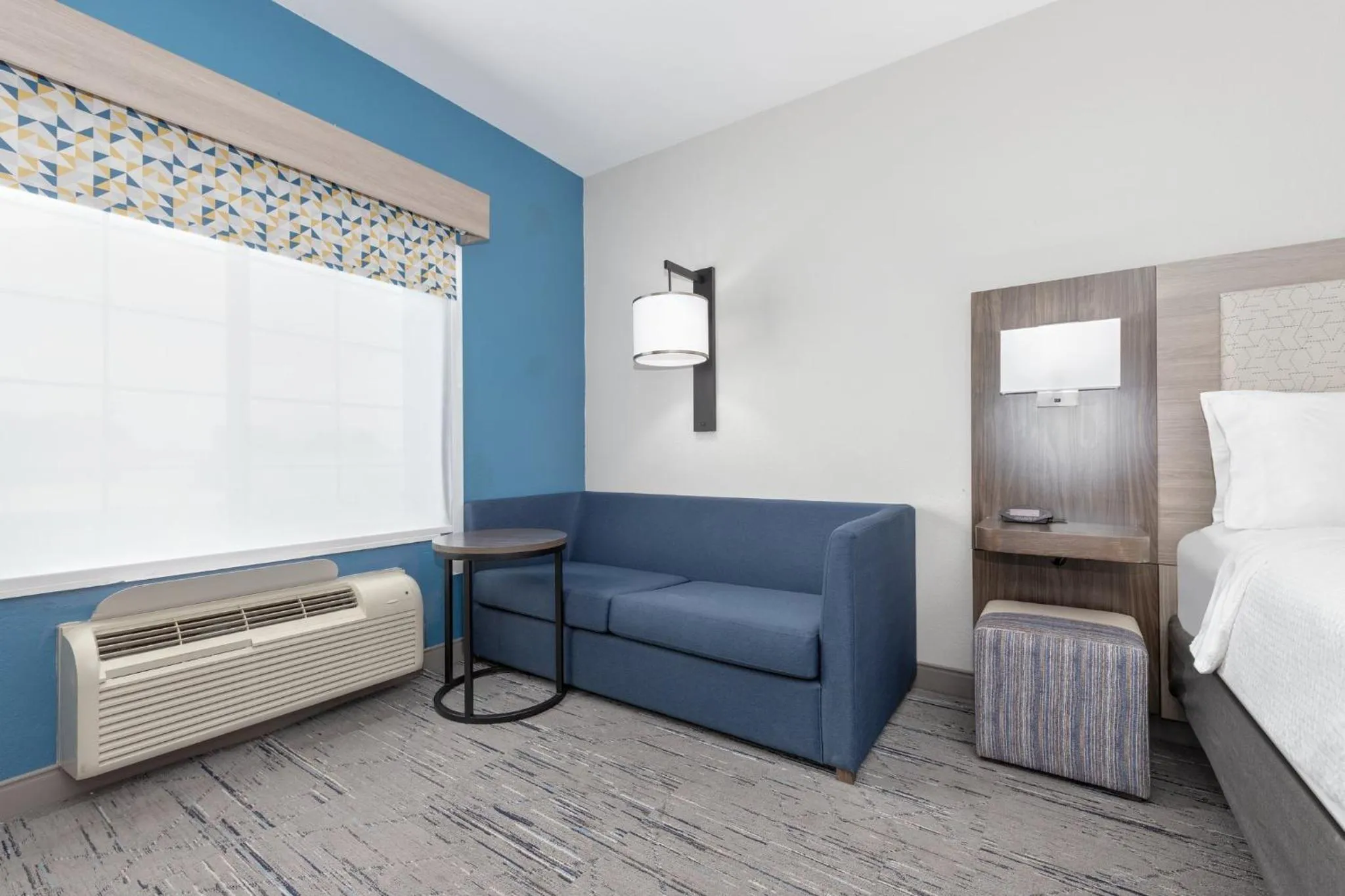 Photo of the whole room, Bed in Holiday Inn Express and Suites Granbury by IHG