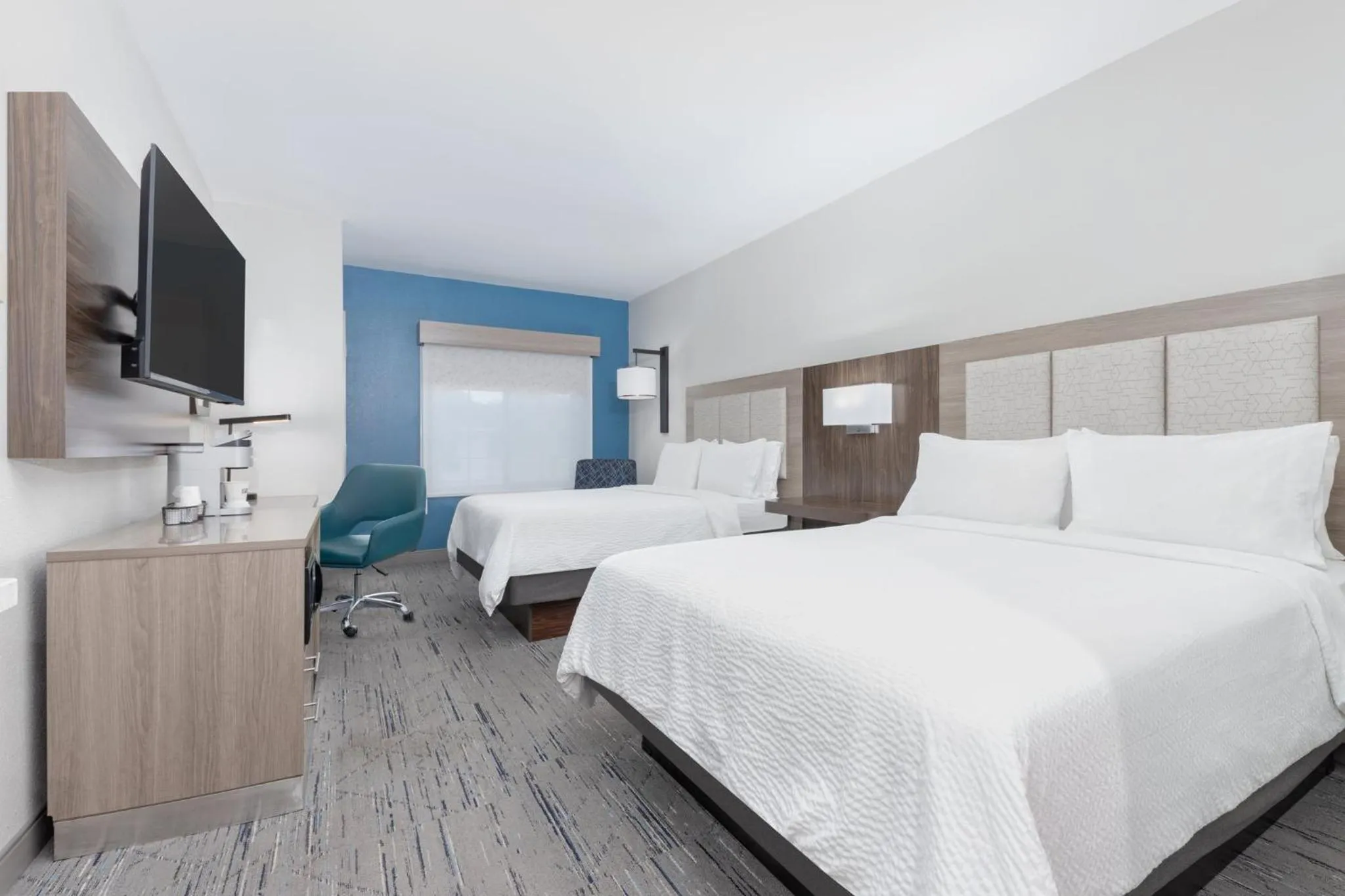 Photo of the whole room, Bed in Holiday Inn Express and Suites Granbury by IHG