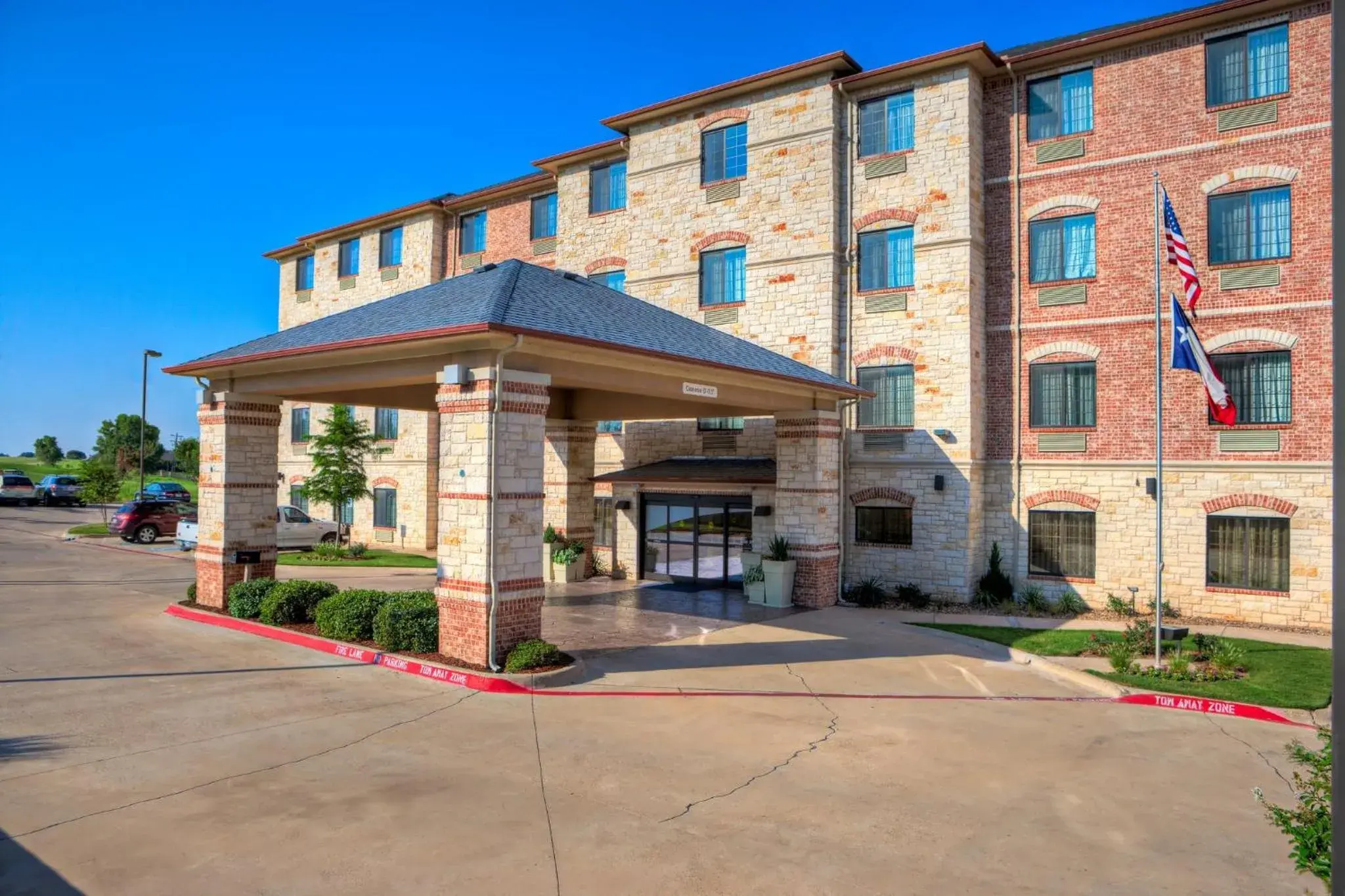 Property building in Holiday Inn Express and Suites Granbury by IHG Property building in Holiday Inn Express and Suites Granbury by IHG