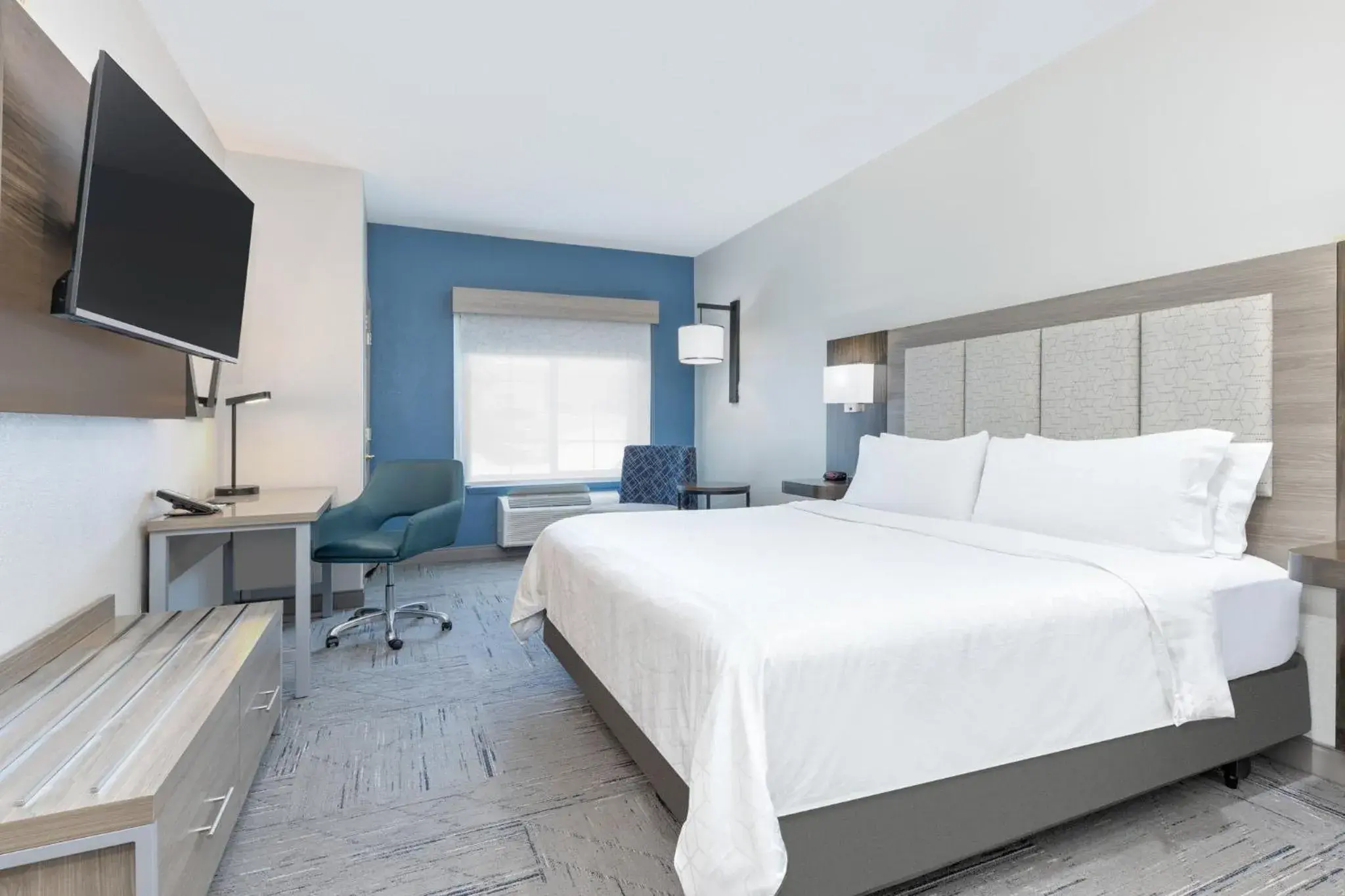 Photo of the whole room, Bed in Holiday Inn Express and Suites Granbury by IHG Photo of the whole room, Bed in Holiday Inn Express and Suites Granbury by IHG