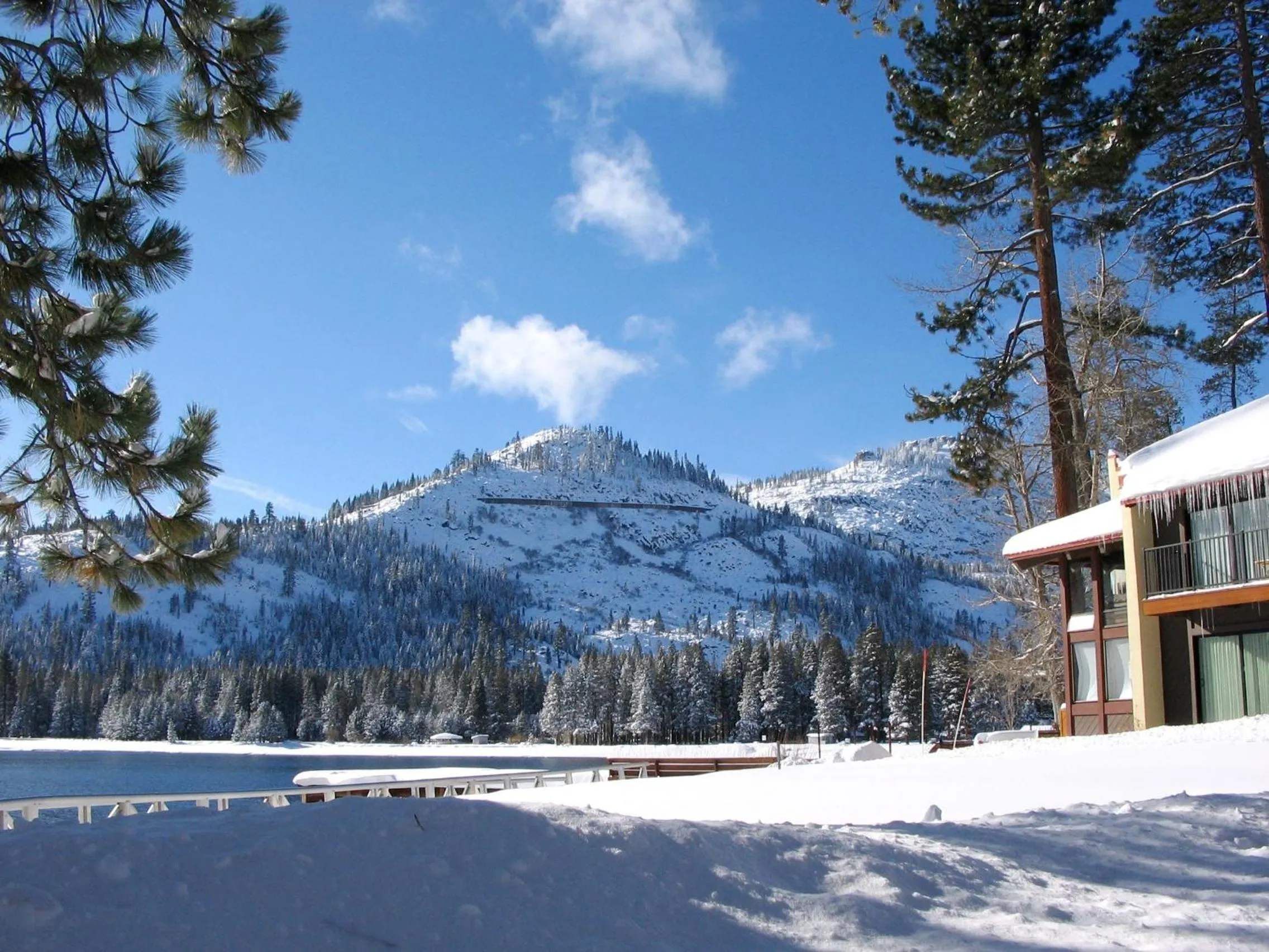 Mountain view, Winter in Donner Lake Village
