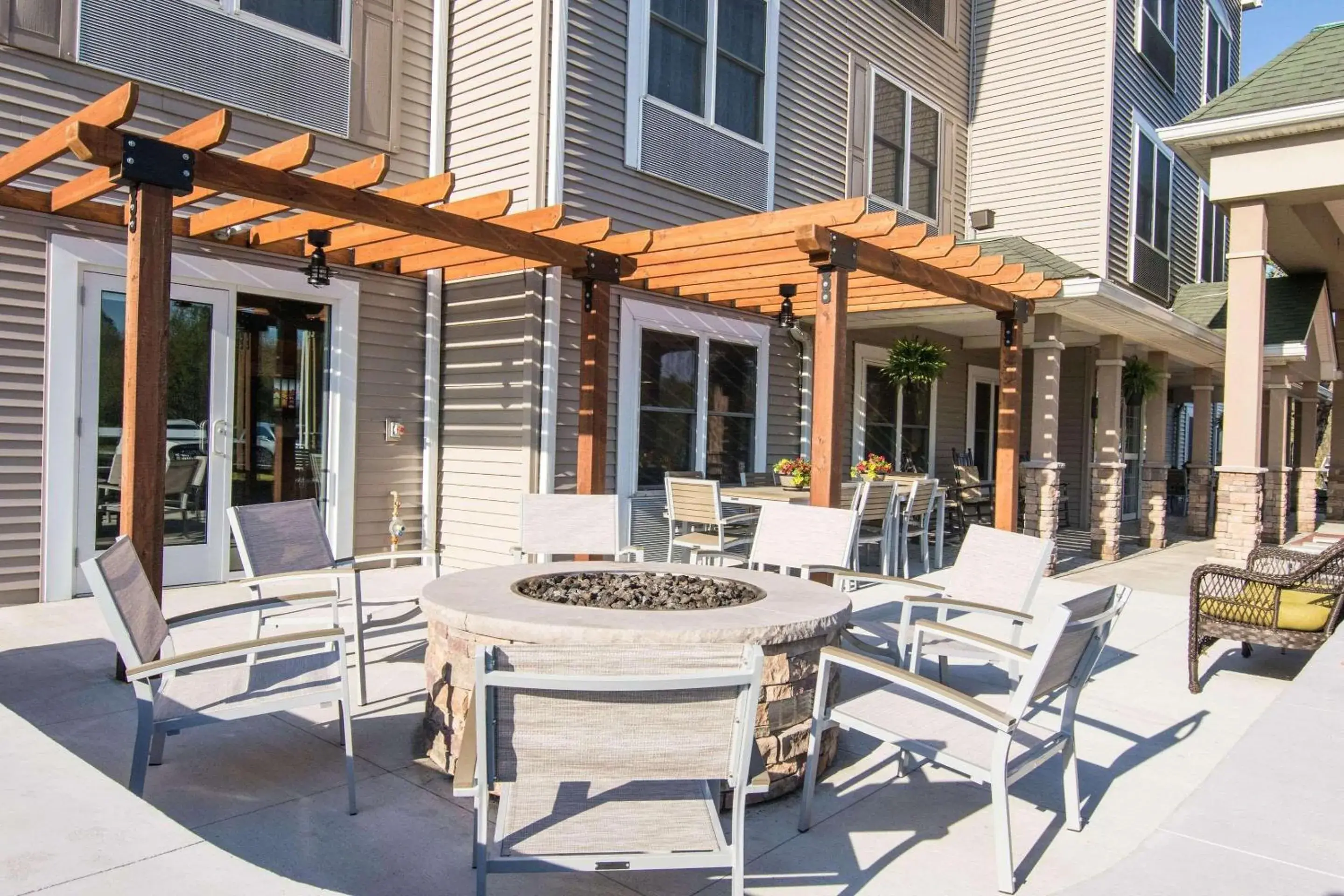 Property building in Country Inn & Suites by Radisson, Lehighton-Jim Thorpe, PA Property building in Country Inn & Suites by Radisson, Lehighton-Jim Thorpe, PA