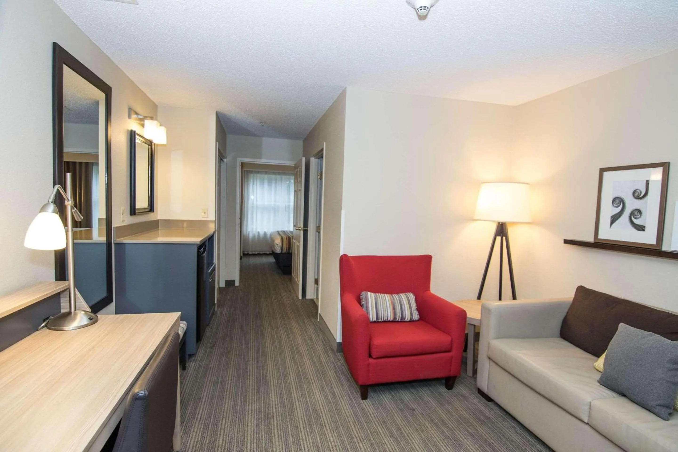 Bedroom in Country Inn & Suites by Radisson, Lehighton-Jim Thorpe, PA