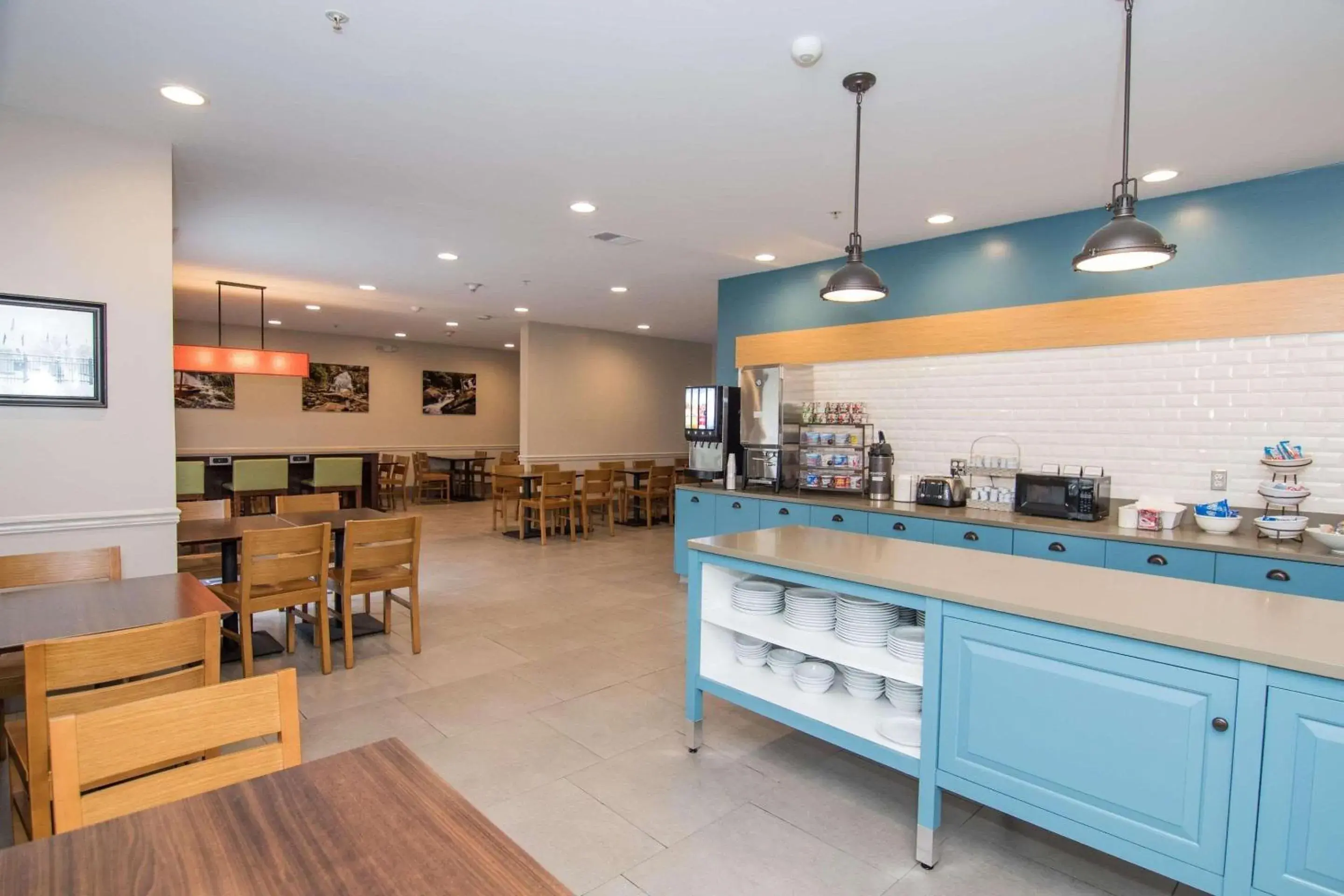 Breakfast in Country Inn & Suites by Radisson, Lehighton-Jim Thorpe, PA Breakfast in Country Inn & Suites by Radisson, Lehighton-Jim Thorpe, PA