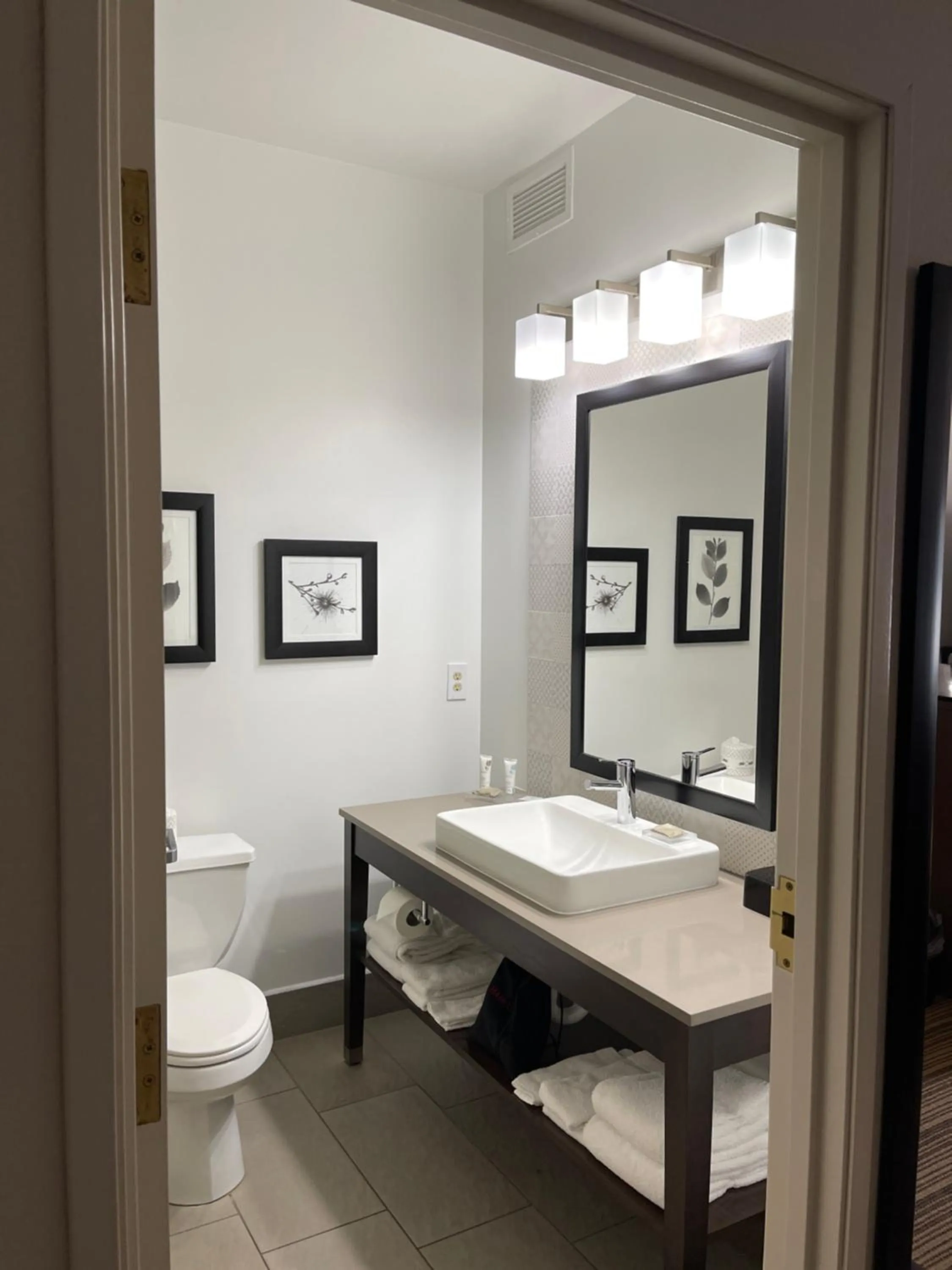 Bathroom in Country Inn & Suites by Radisson, Prairie du Chien