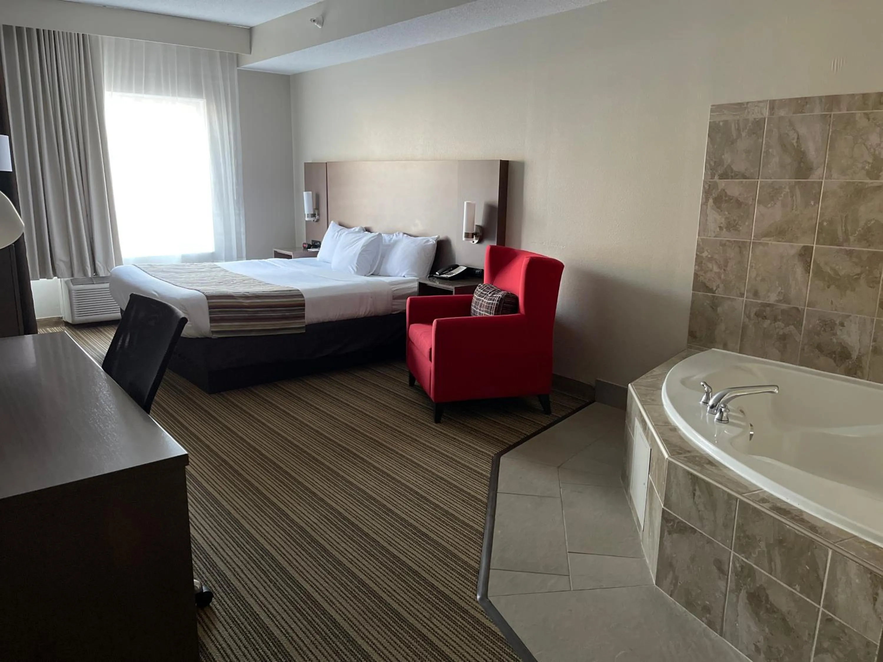 Bedroom, Bed in Country Inn & Suites by Radisson, Prairie du Chien