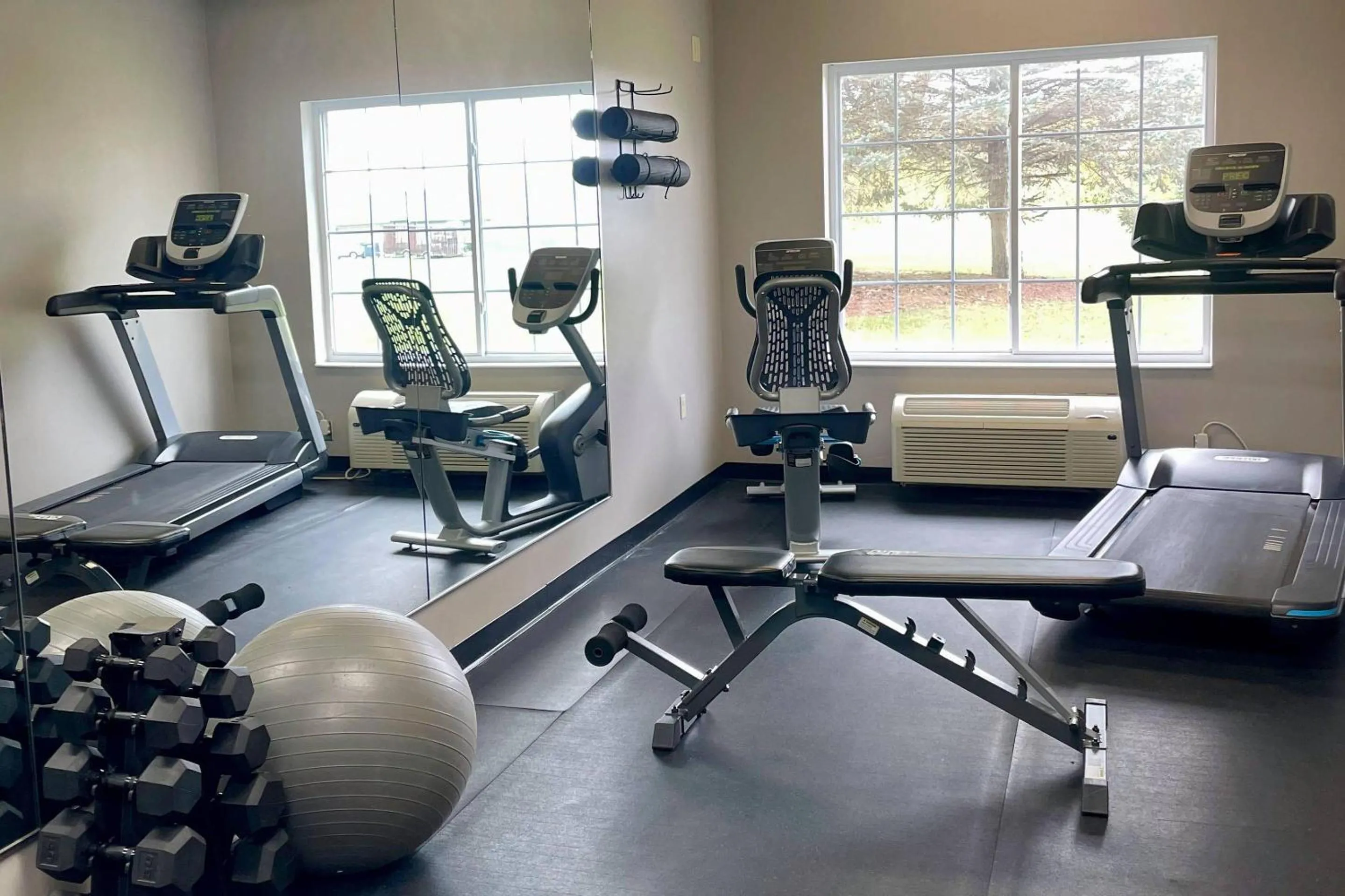 Fitness centre/facilities in Country Inn & Suites by Radisson, Prairie du Chien