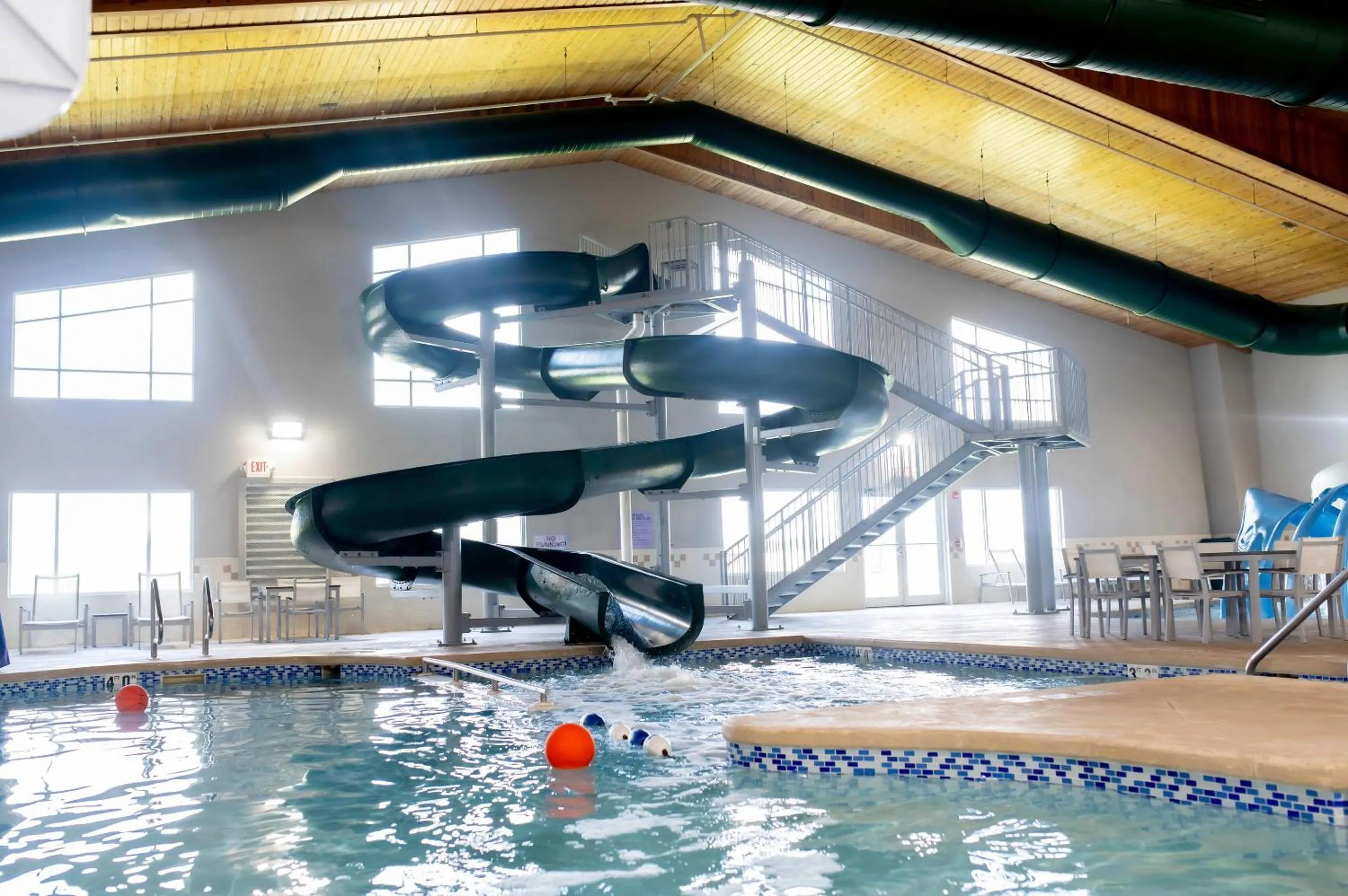 Swimming pool in Country Inn & Suites by Radisson, Prairie du Chien