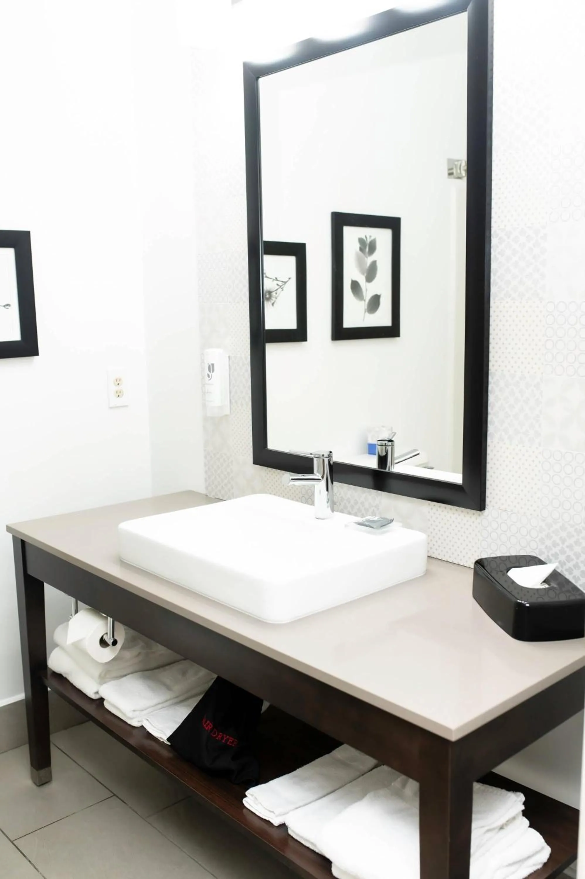 Bedroom in Country Inn & Suites by Radisson, Prairie du Chien